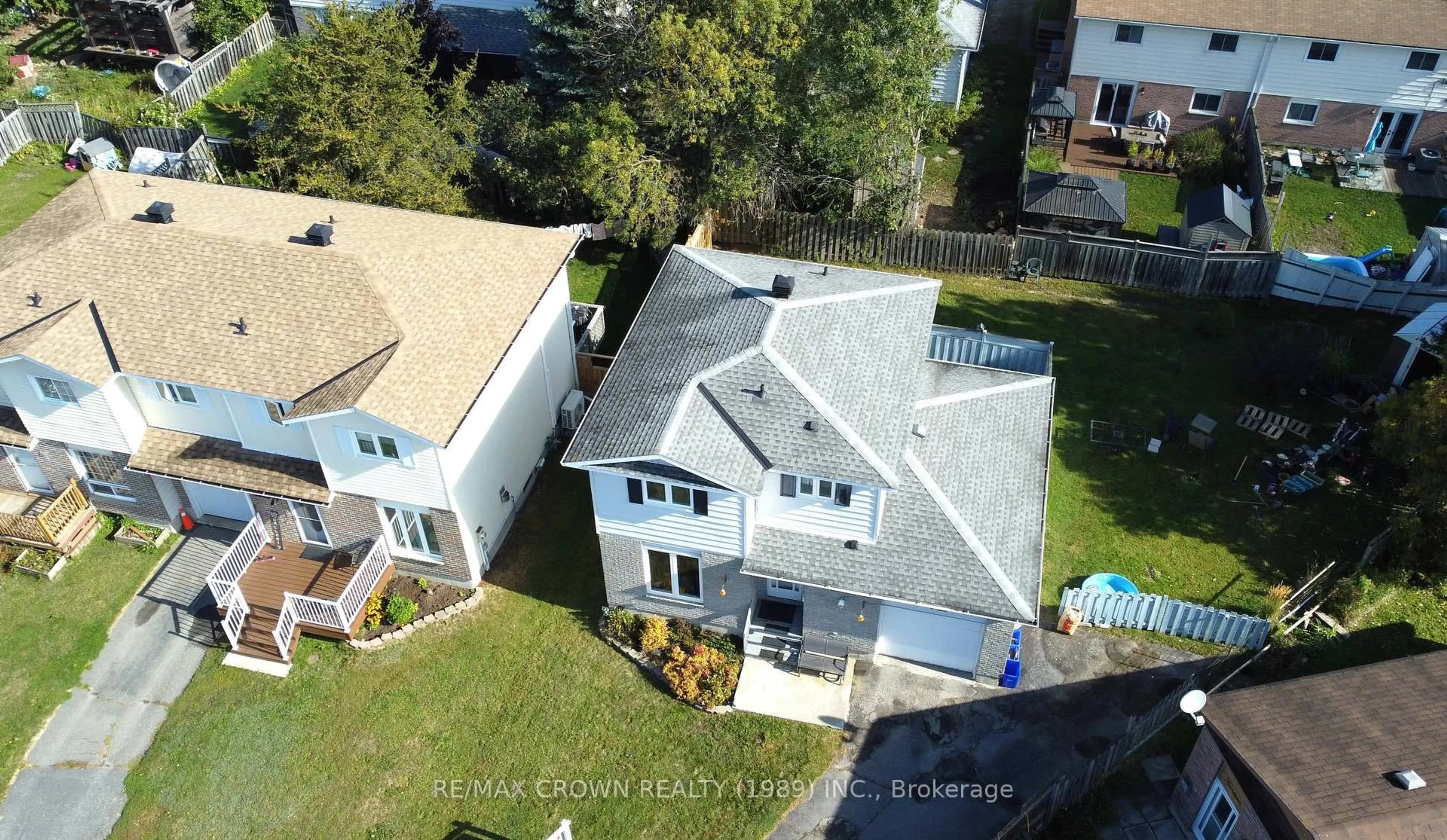 A pic from outside/outdoor area/front of a property/back of a property/a pic from drone, street for 12 Cypress Crt, North Bay Ontario P1B 9G9