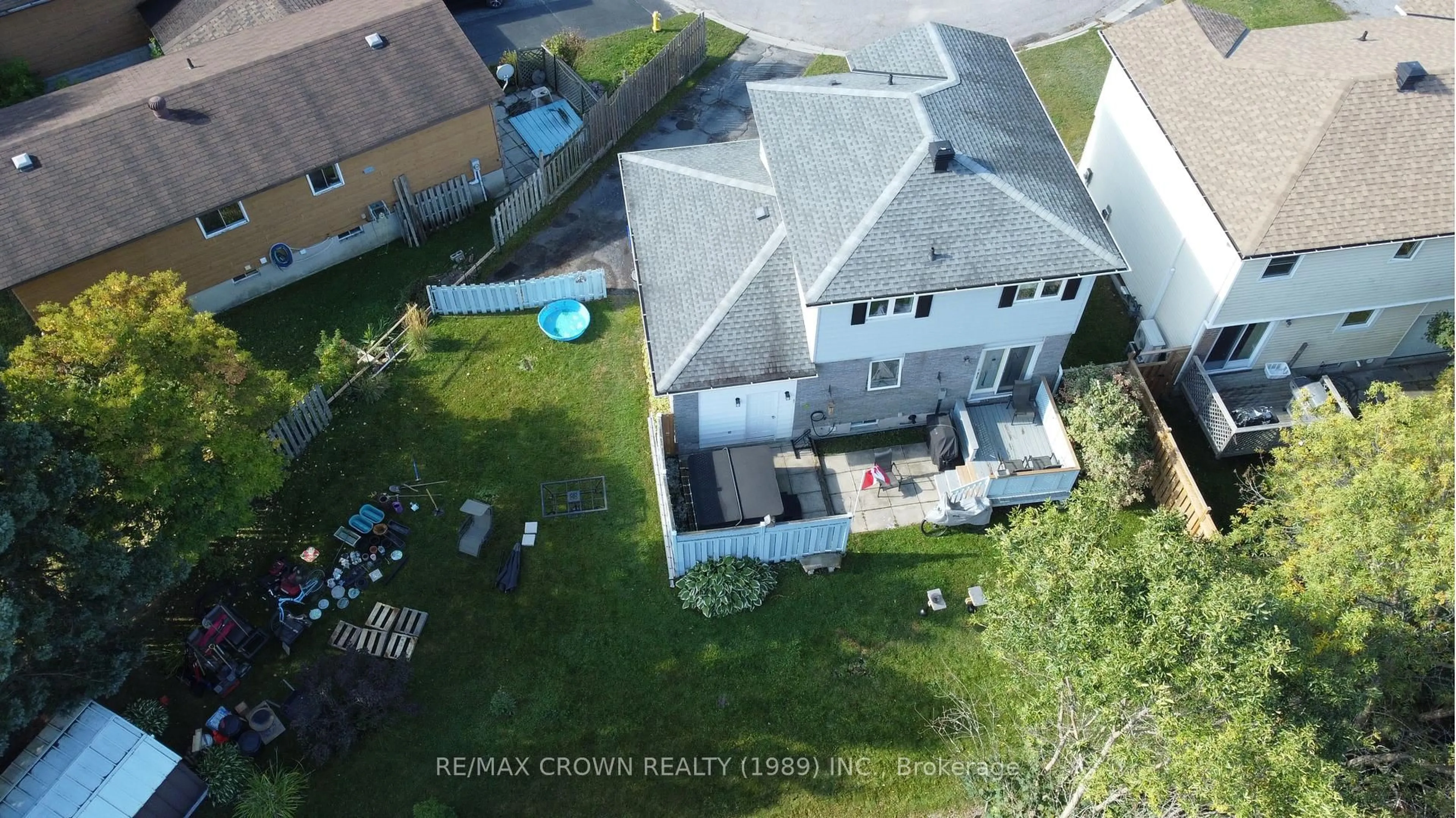 A pic from outside/outdoor area/front of a property/back of a property/a pic from drone, building for 12 Cypress Crt, North Bay Ontario P1B 9G9