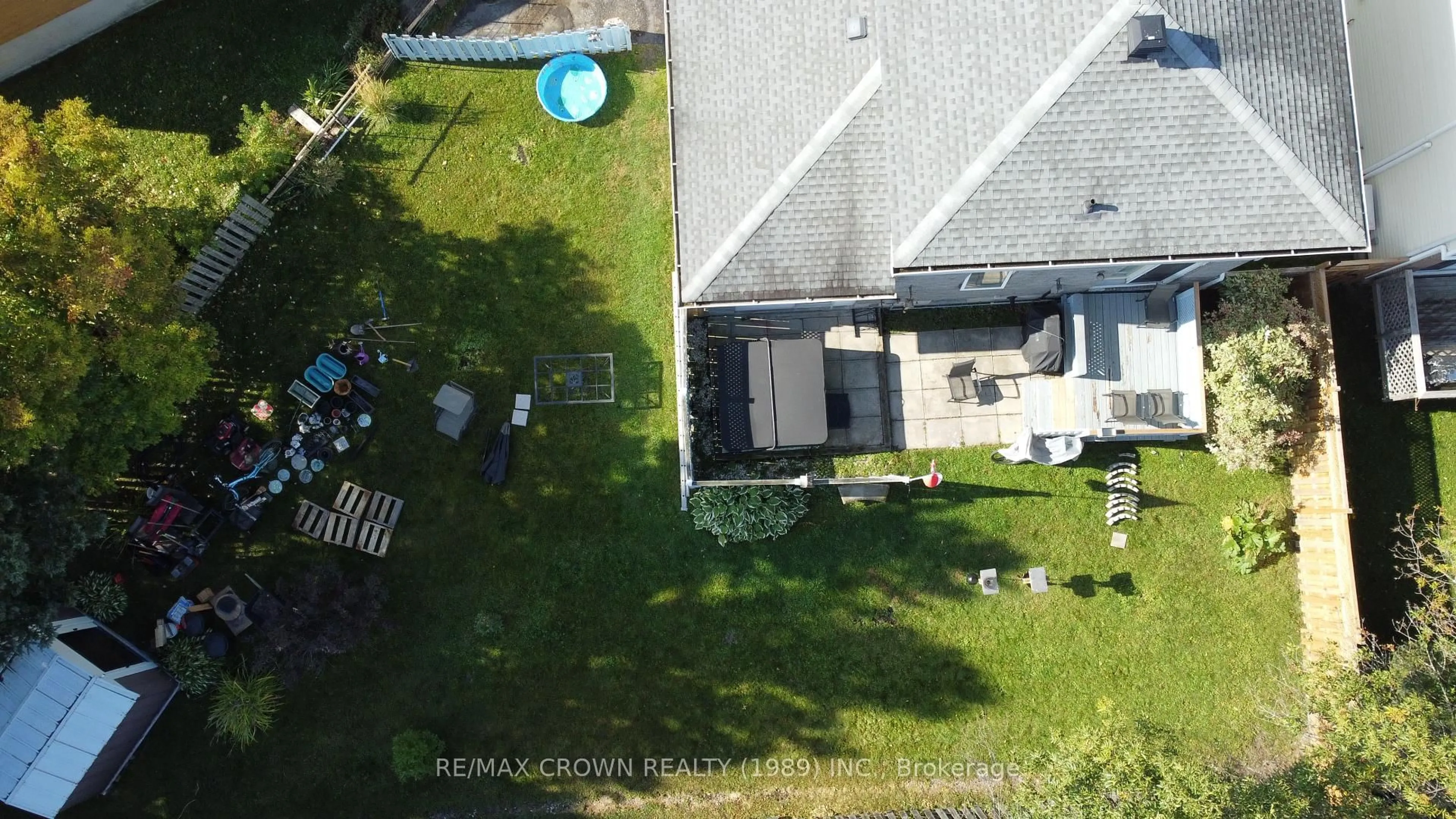 A pic from outside/outdoor area/front of a property/back of a property/a pic from drone, street for 12 Cypress Crt, North Bay Ontario P1B 9G9