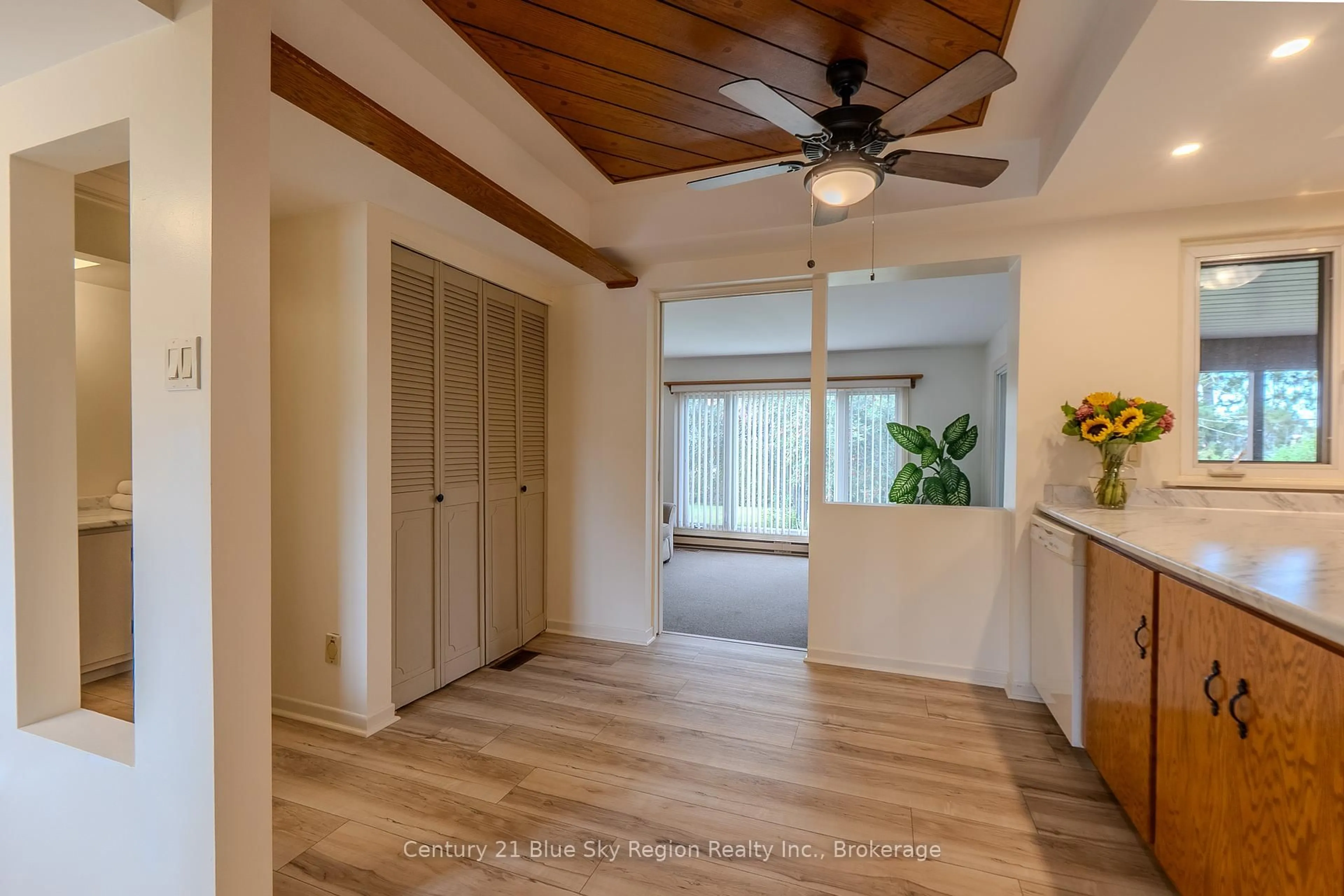 Indoor entryway for 1355 Jane St, North Bay Ontario P1B 3J5