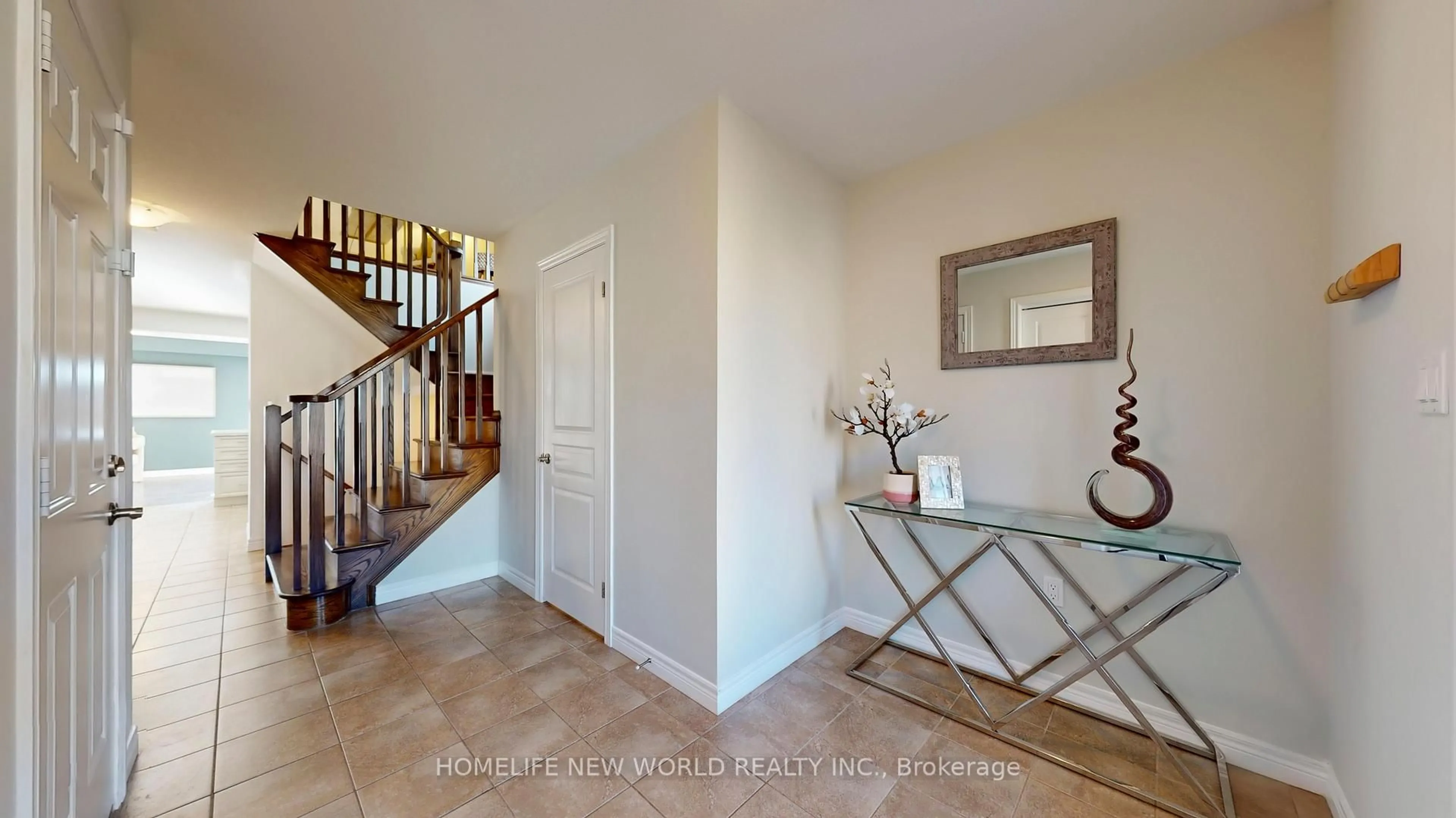 Indoor entryway for 103 Charleswood Cres, Hamilton Ontario L0R 1P0