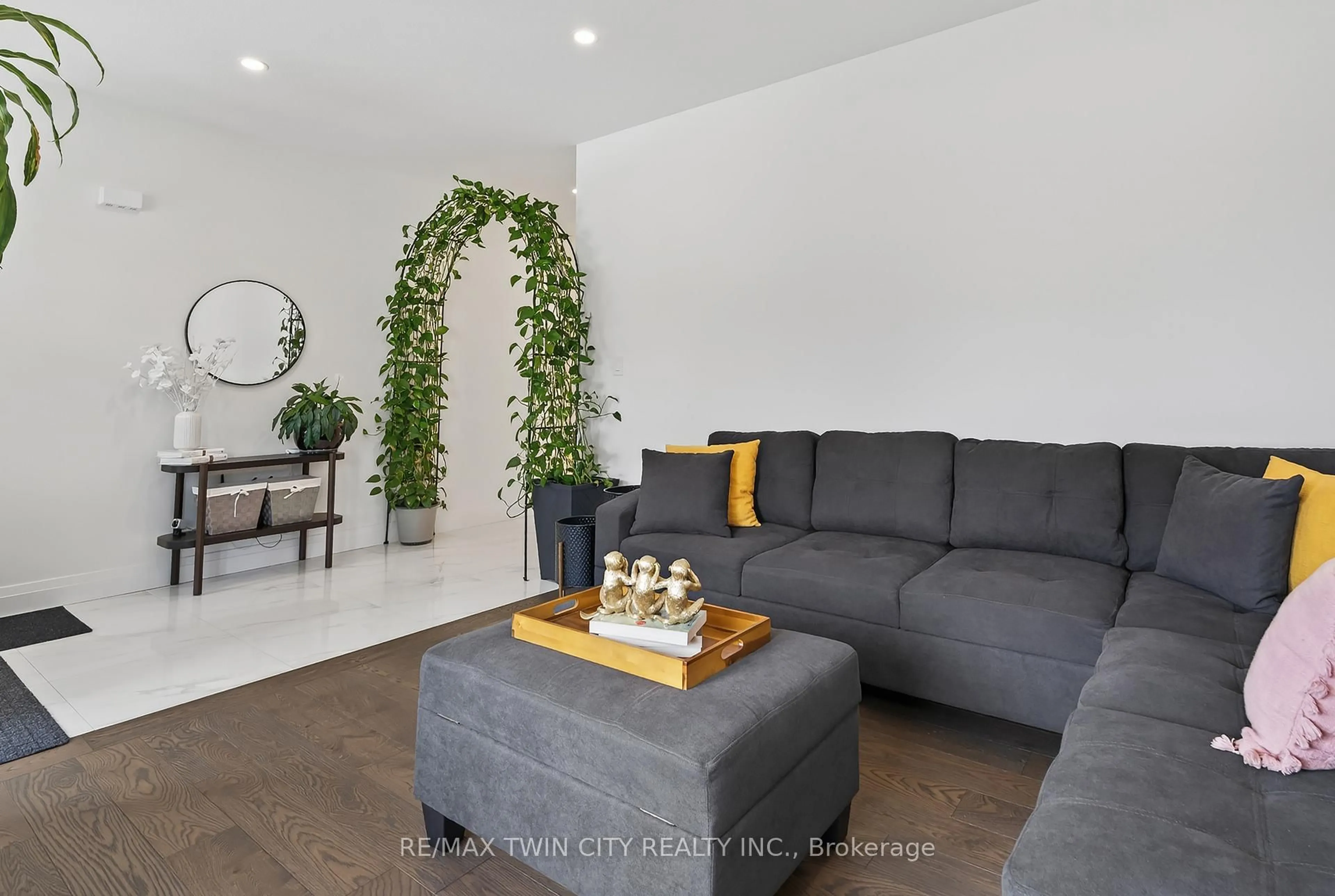 Living room with furniture, unknown for 209 Jeffrey Pl, Kitchener Ontario N2C 0C2