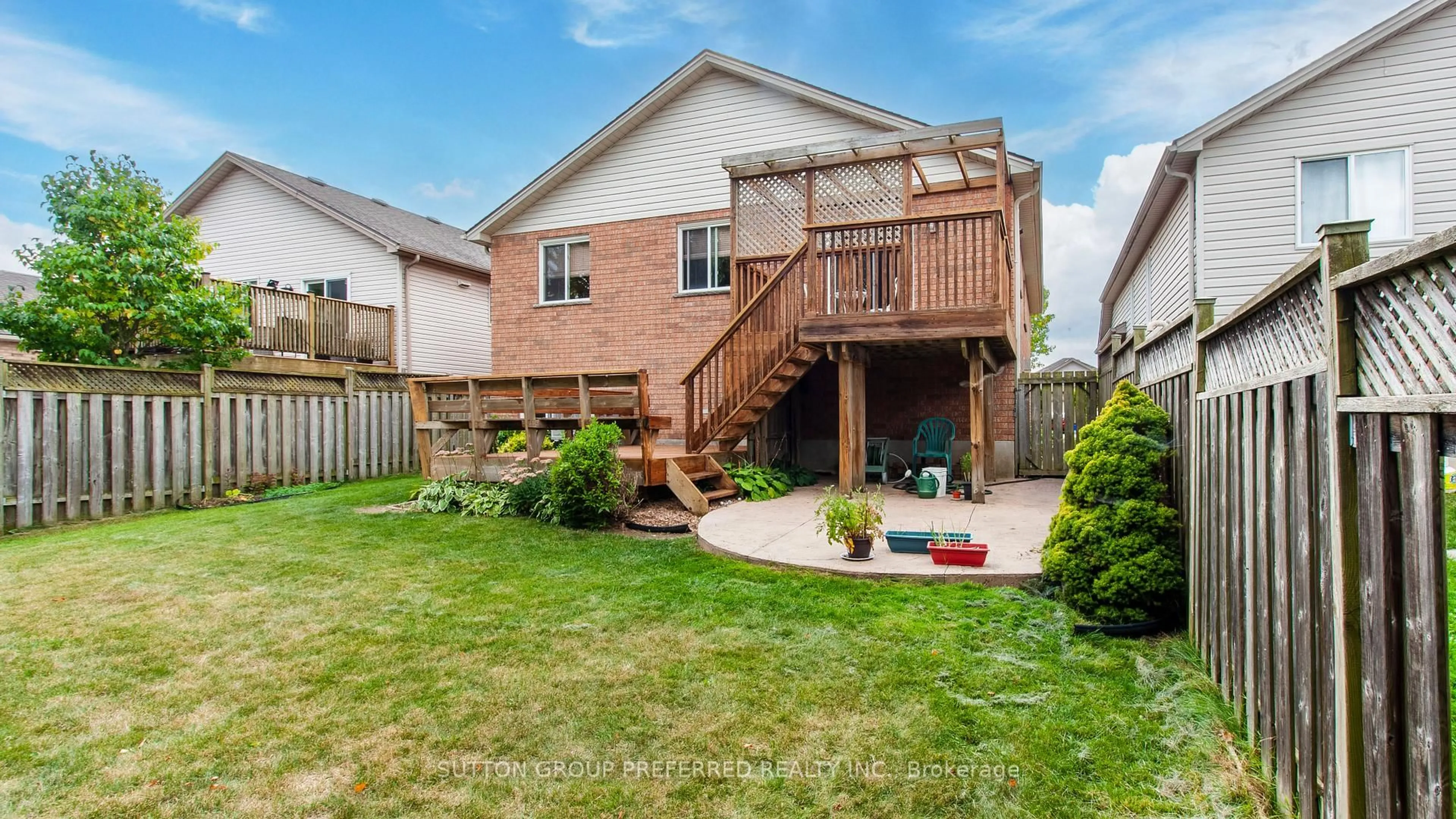 Unknown for 956 Queensborough Crt, London North Ontario N6G 5K1
