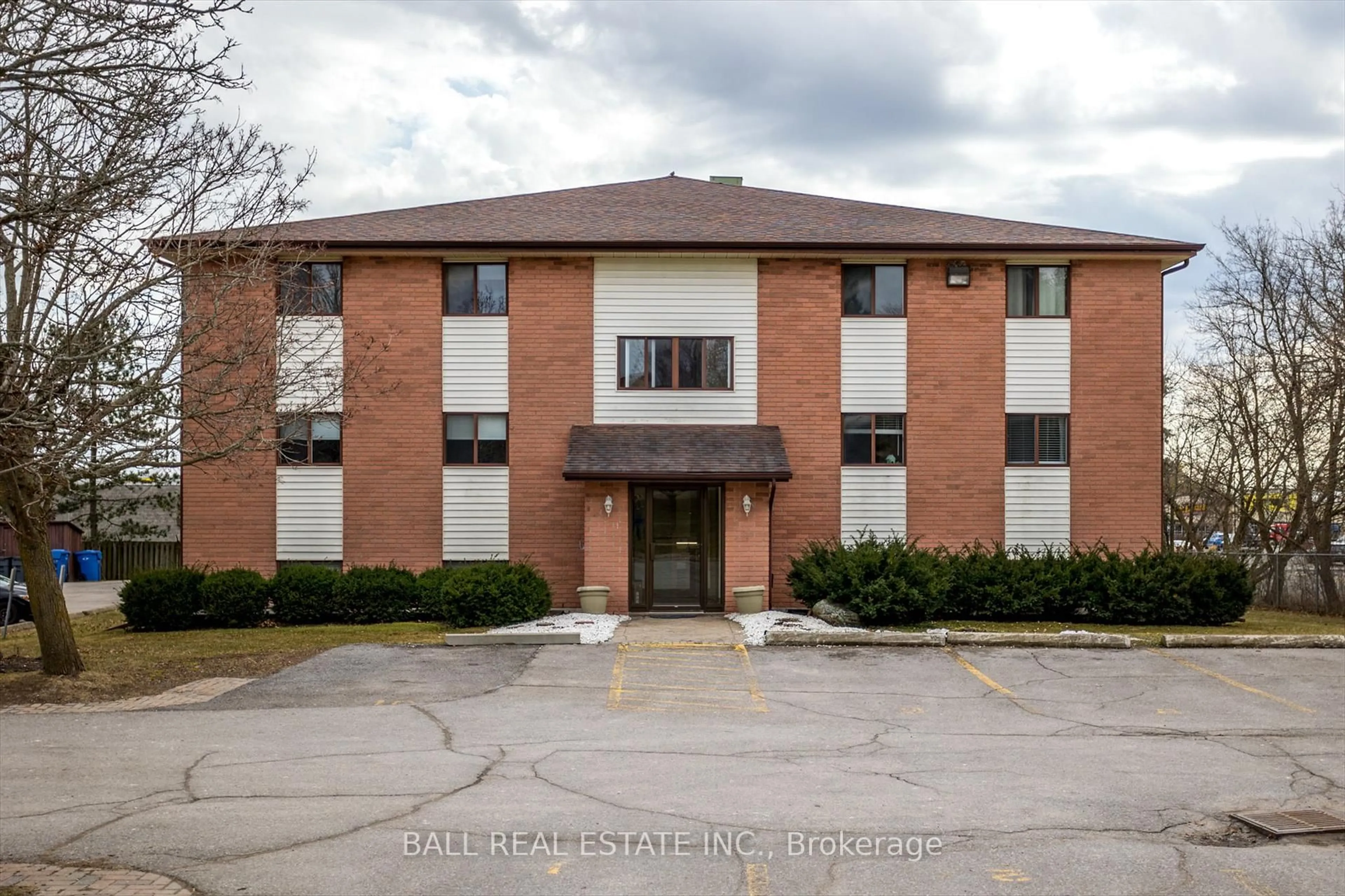 Home with brick exterior material, building for 1429 Clearview Dr #304, Peterborough Ontario K9K 1X8