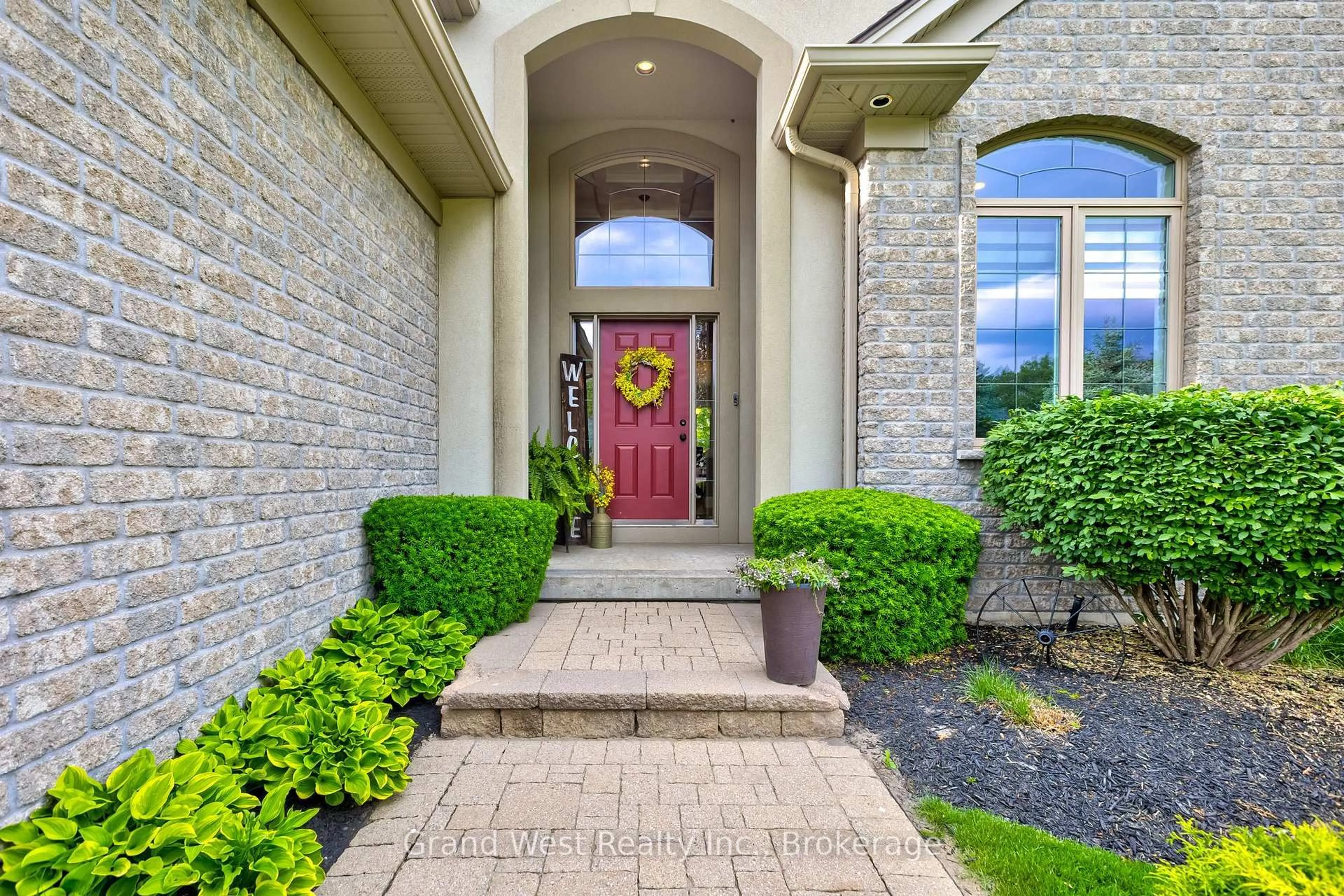 Indoor entryway for 24 Belmont Ave, Tillsonburg Ontario N4G 5W5