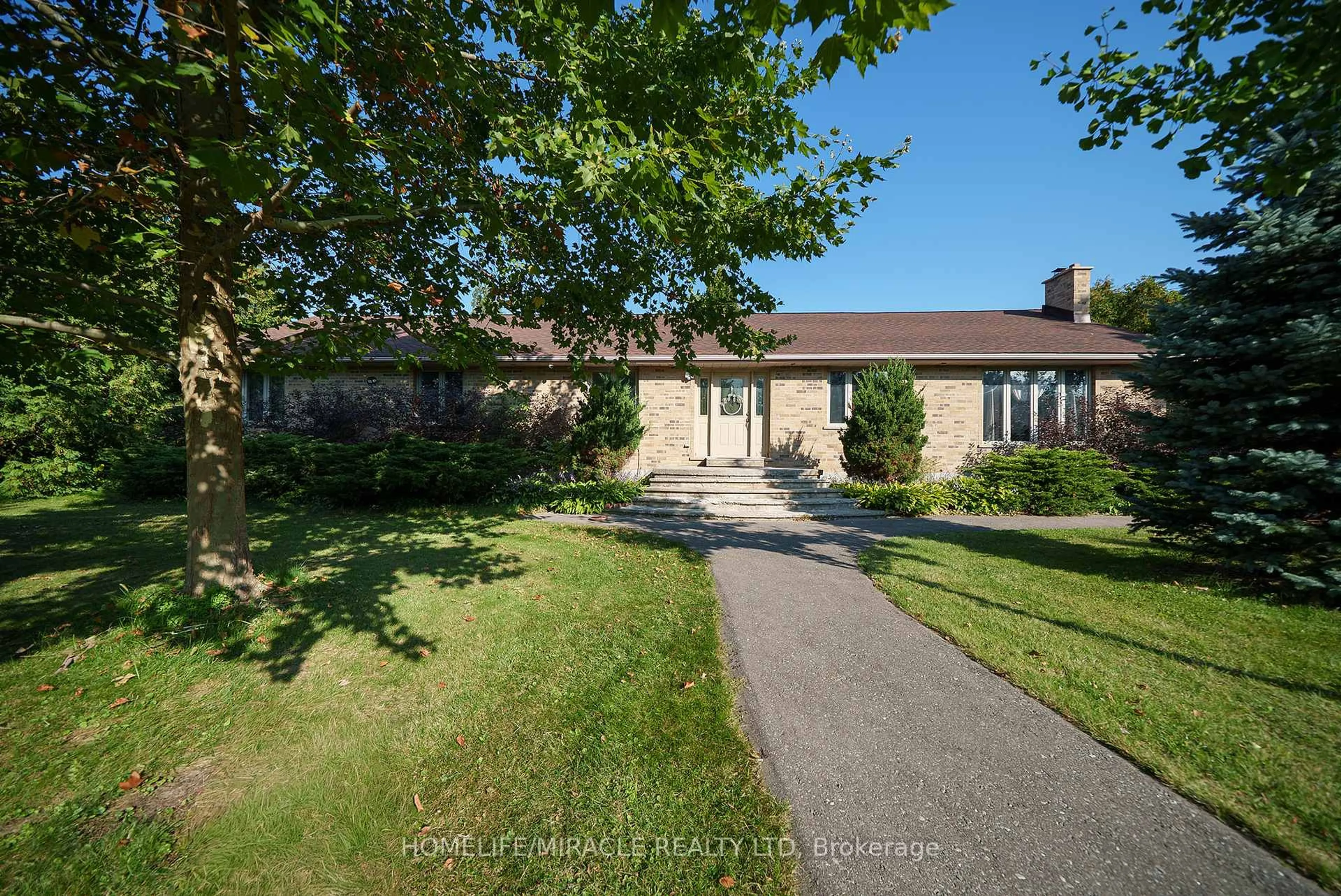 A pic from outside/outdoor area/front of a property/back of a property/a pic from drone, street for 385 Mount Pleasant Rd, Brantford Ontario N3T 1V3