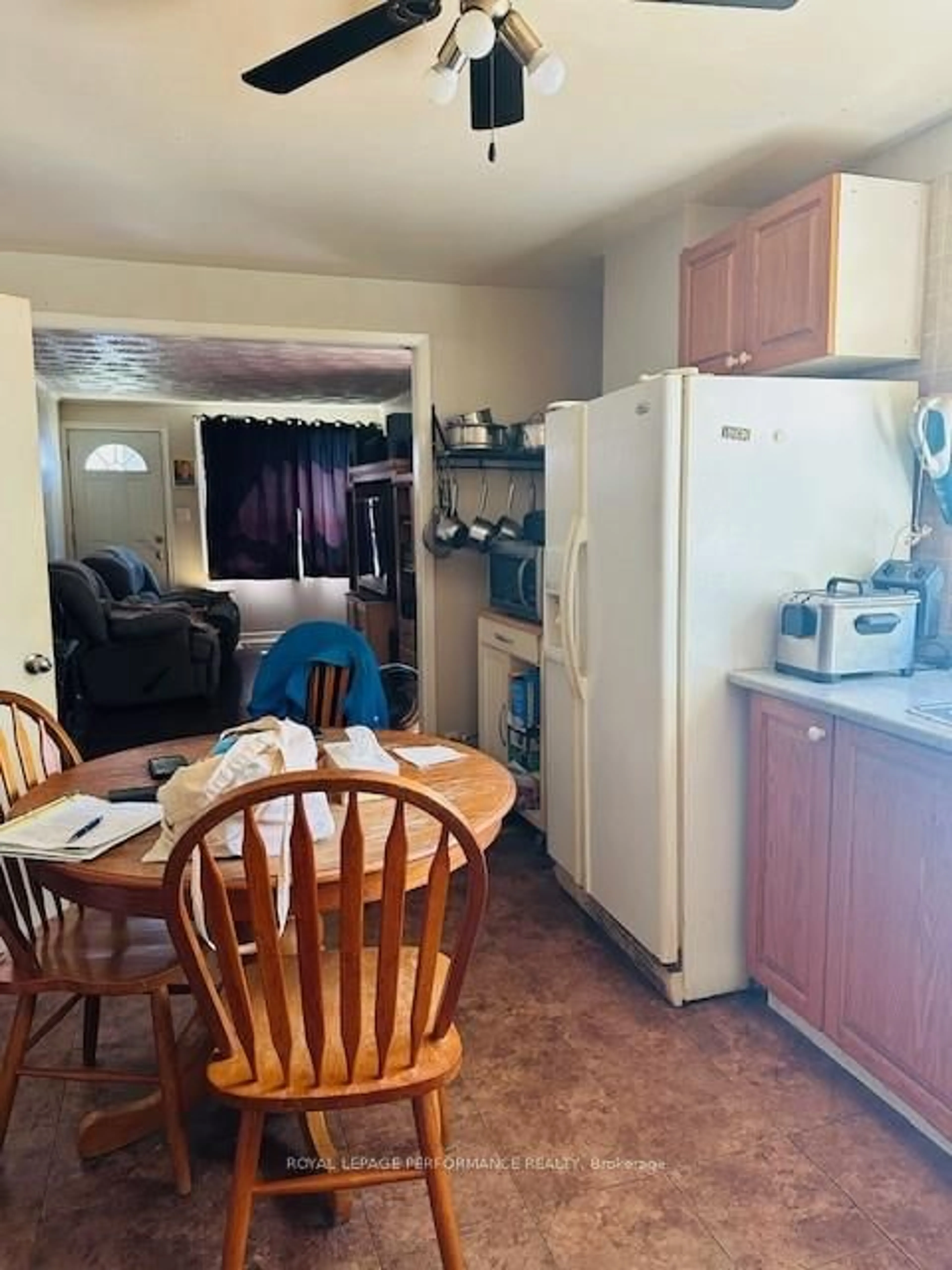 Standard kitchen, unknown for 704-706 First St, Cornwall Ontario K6H 1M4