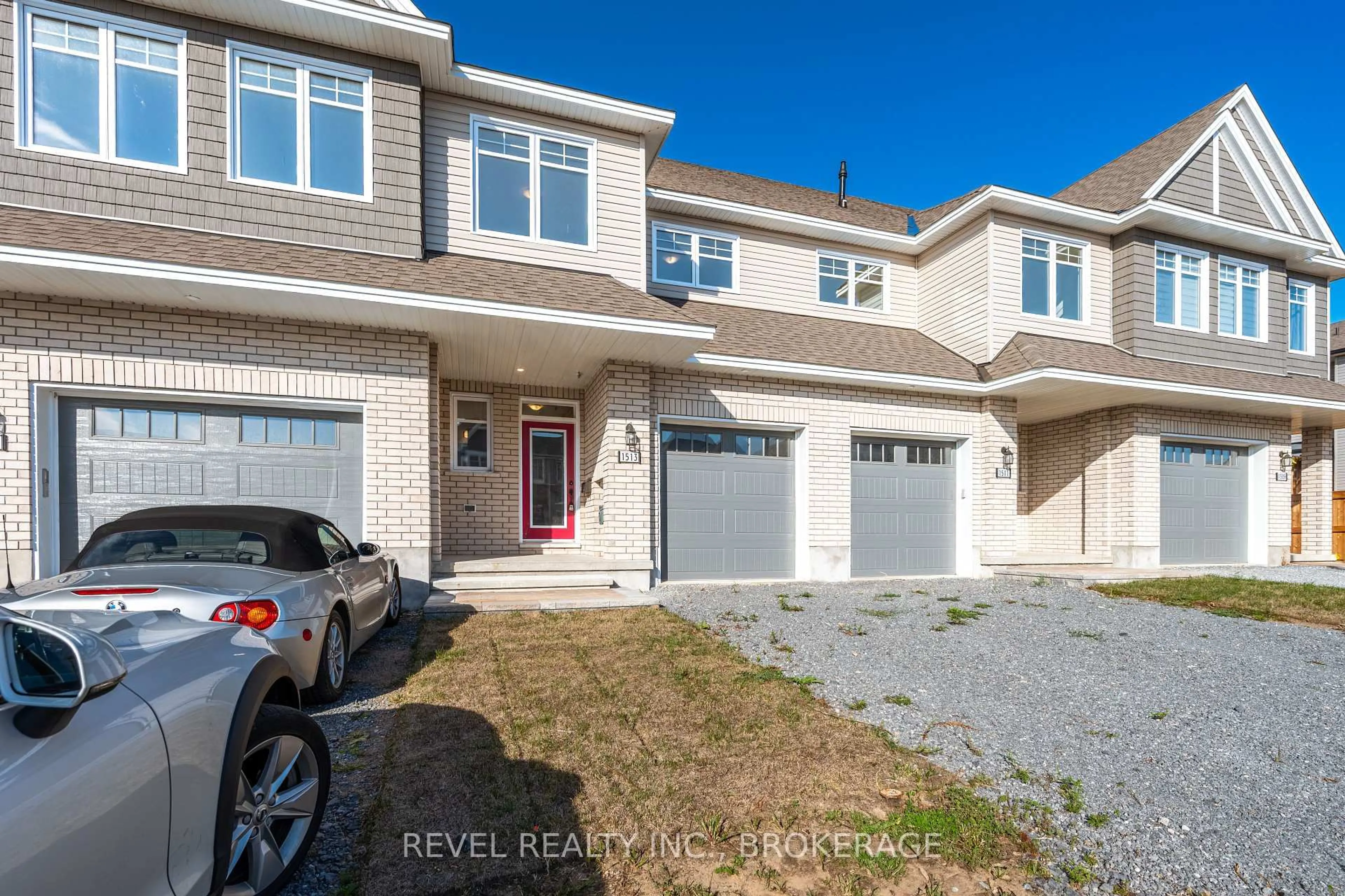 A pic from outside/outdoor area/front of a property/back of a property/a pic from drone, street for 1513 Scarlet St, Kingston Ontario K7K 0H7
