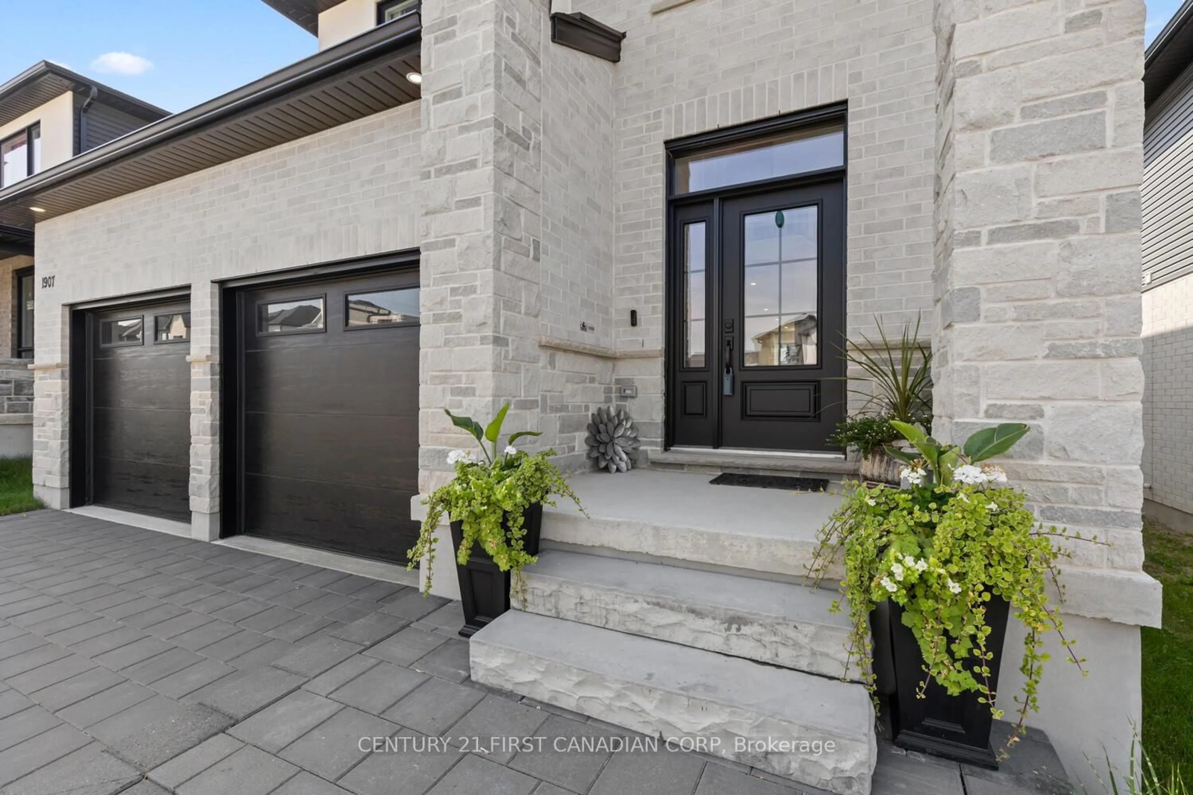 Unknown for 1907 Fountain Grass Dr, London South Ontario N6K 0M2