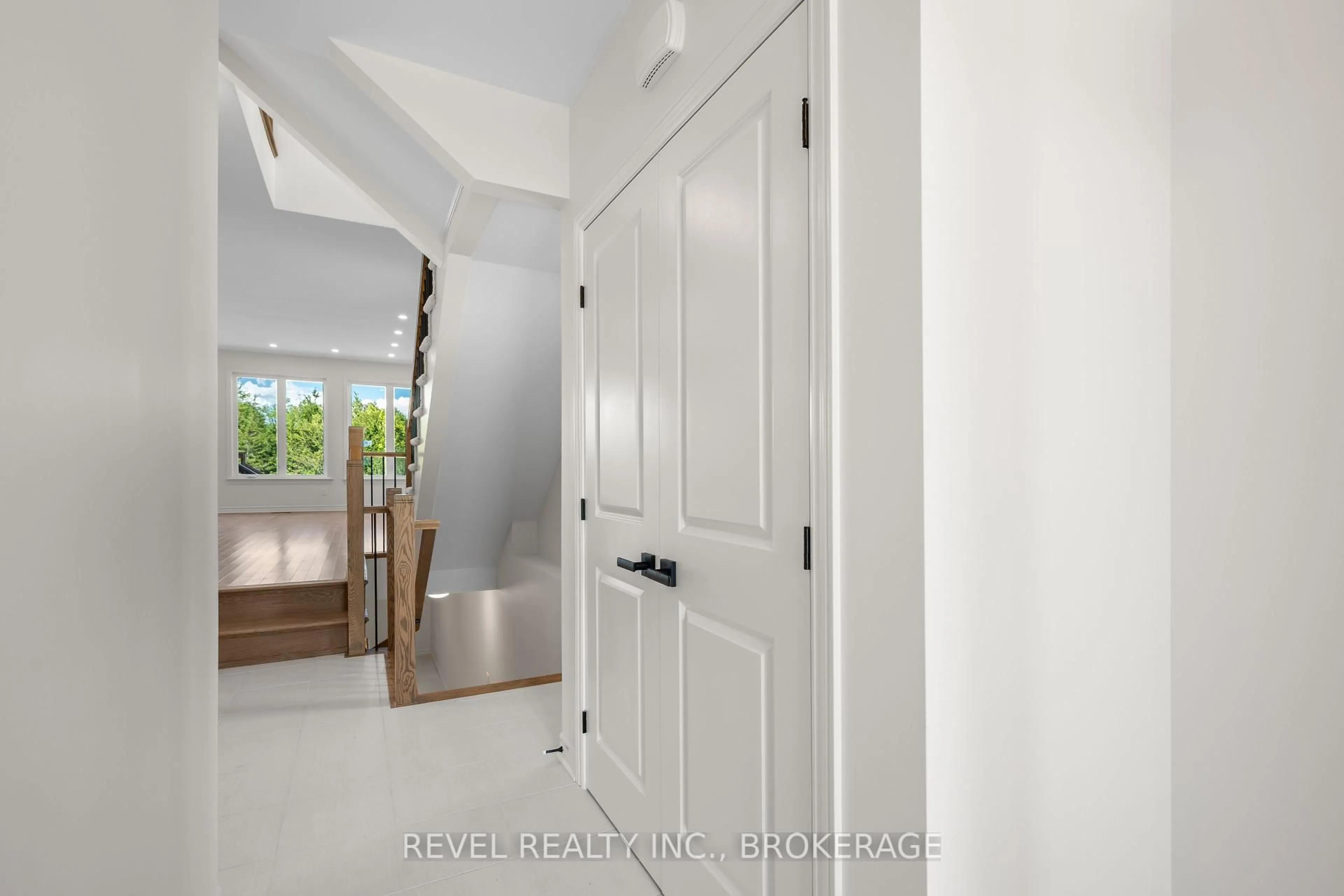 Indoor entryway for 440 Buckthorn Dr, Kingston Ontario K7P 0V6