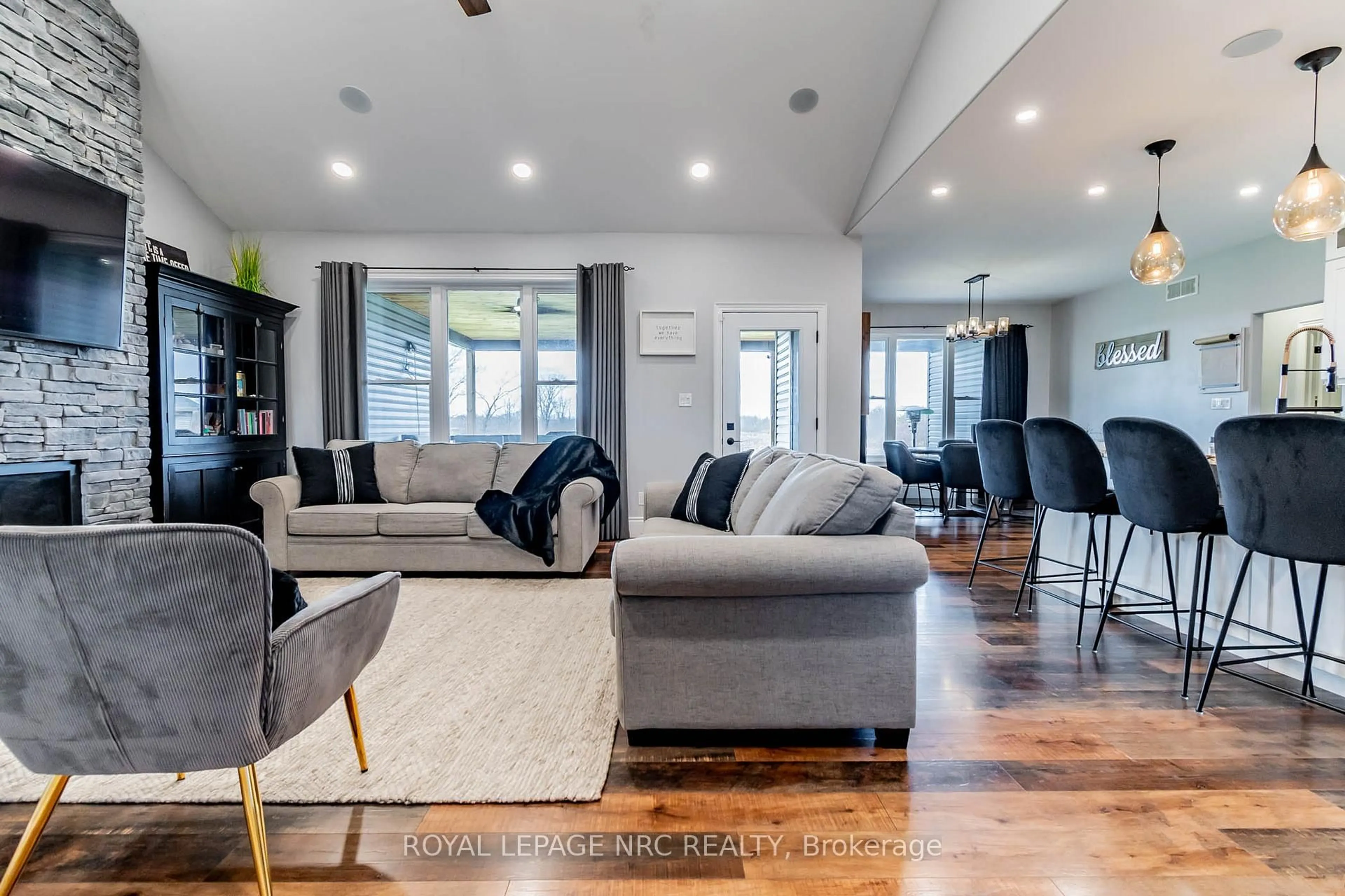 Living room with furniture, unknown for 856 Lorraine Rd, Port Colborne Ontario L3K 5V5