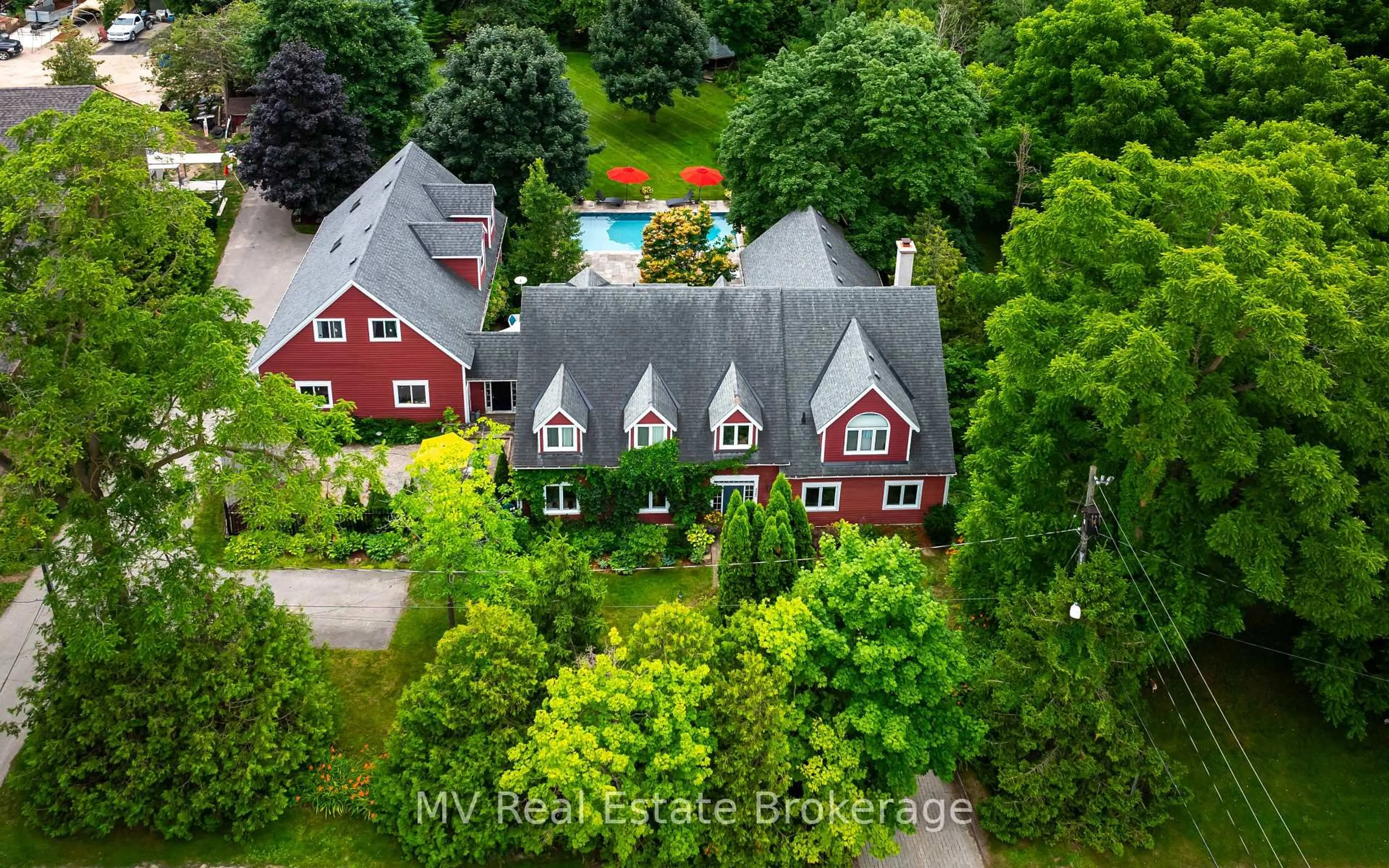 A pic from outside/outdoor area/front of a property/back of a property/a pic from drone, street for 322 North St, Centre Wellington Ontario N0B 1S0