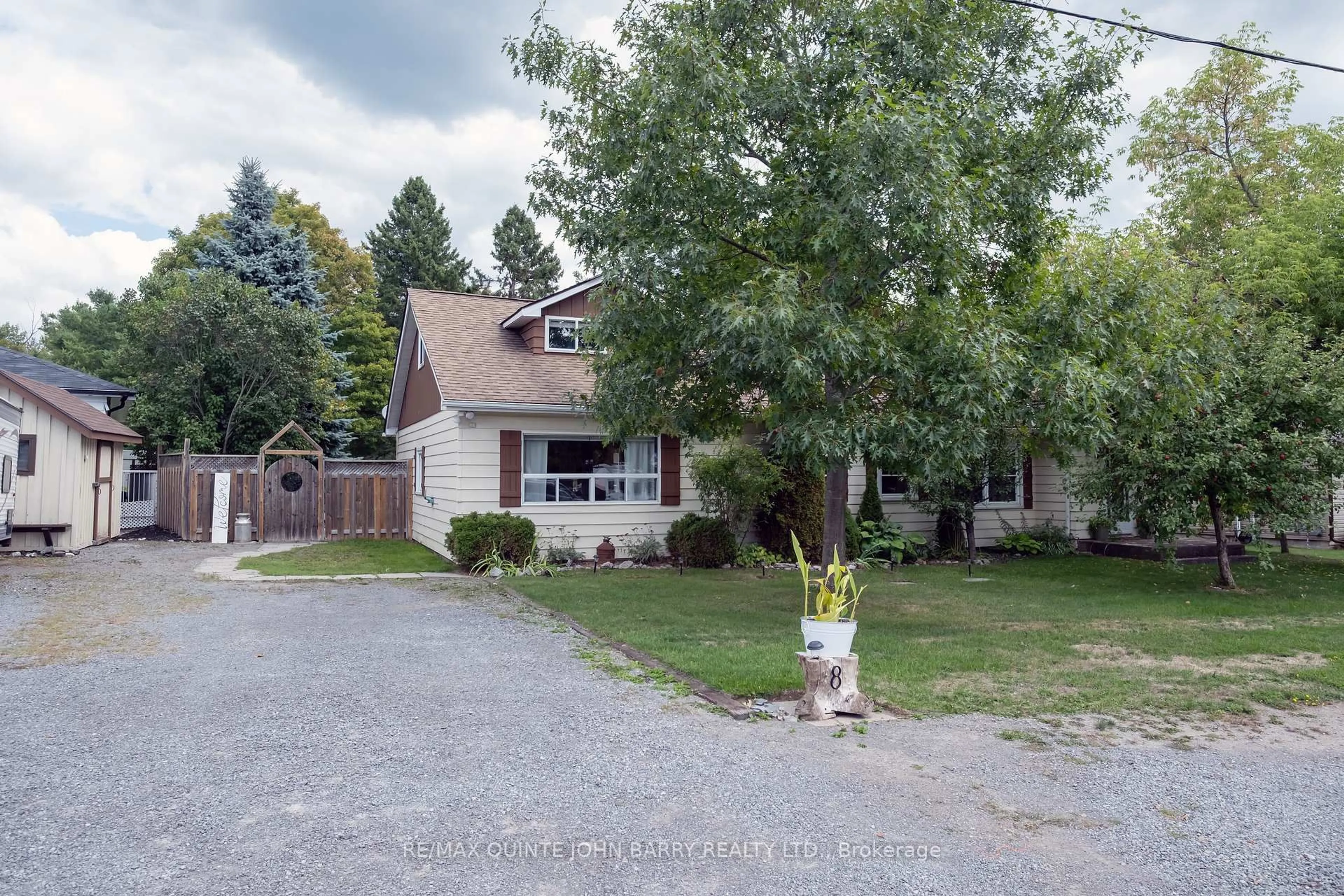 A pic from outside/outdoor area/front of a property/back of a property/a pic from drone, street for 8 North Maloney St, Limoges Ontario K0K 2M0