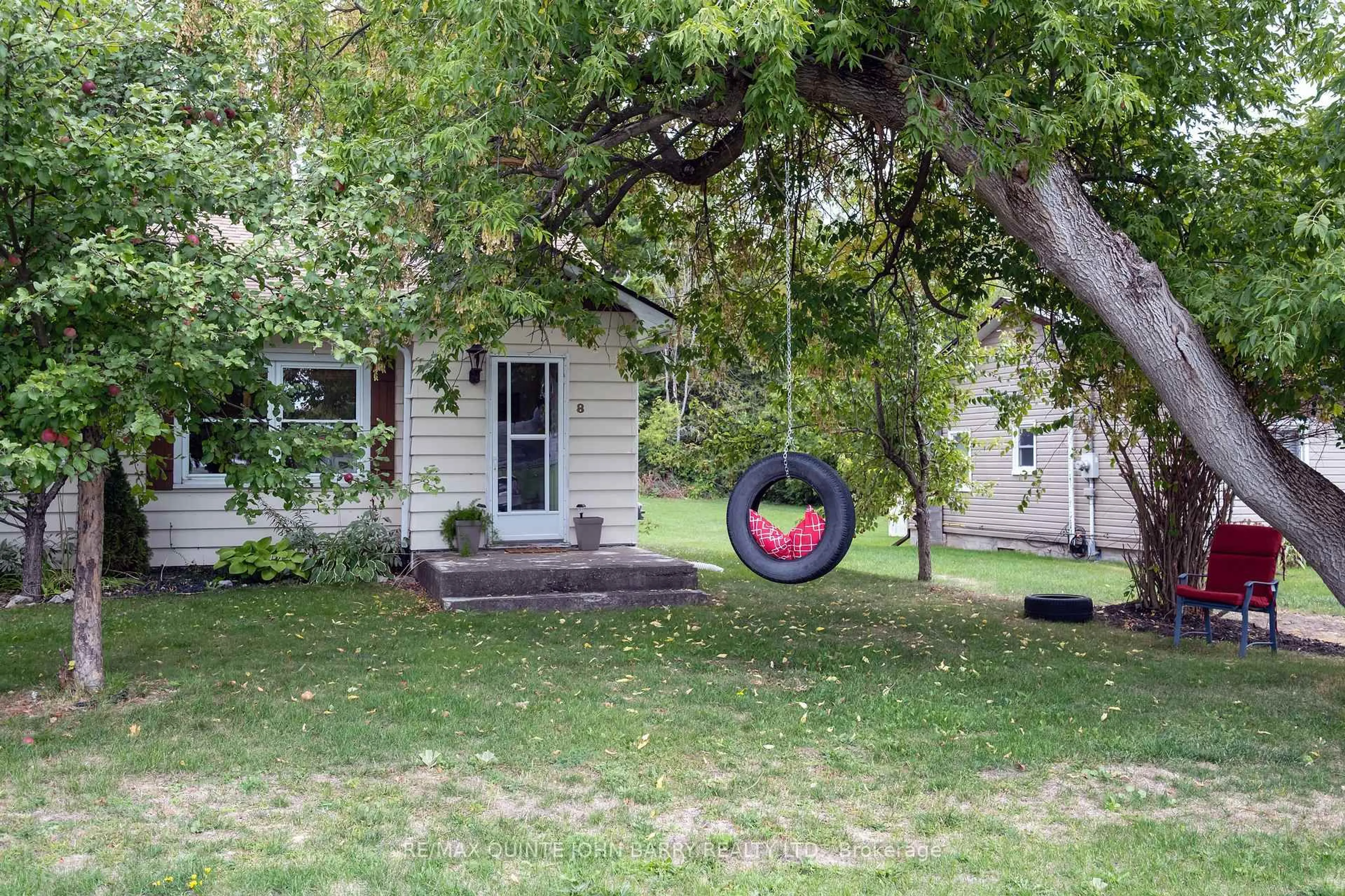 Patio, street for 8 North Maloney St, Limoges Ontario K0K 2M0