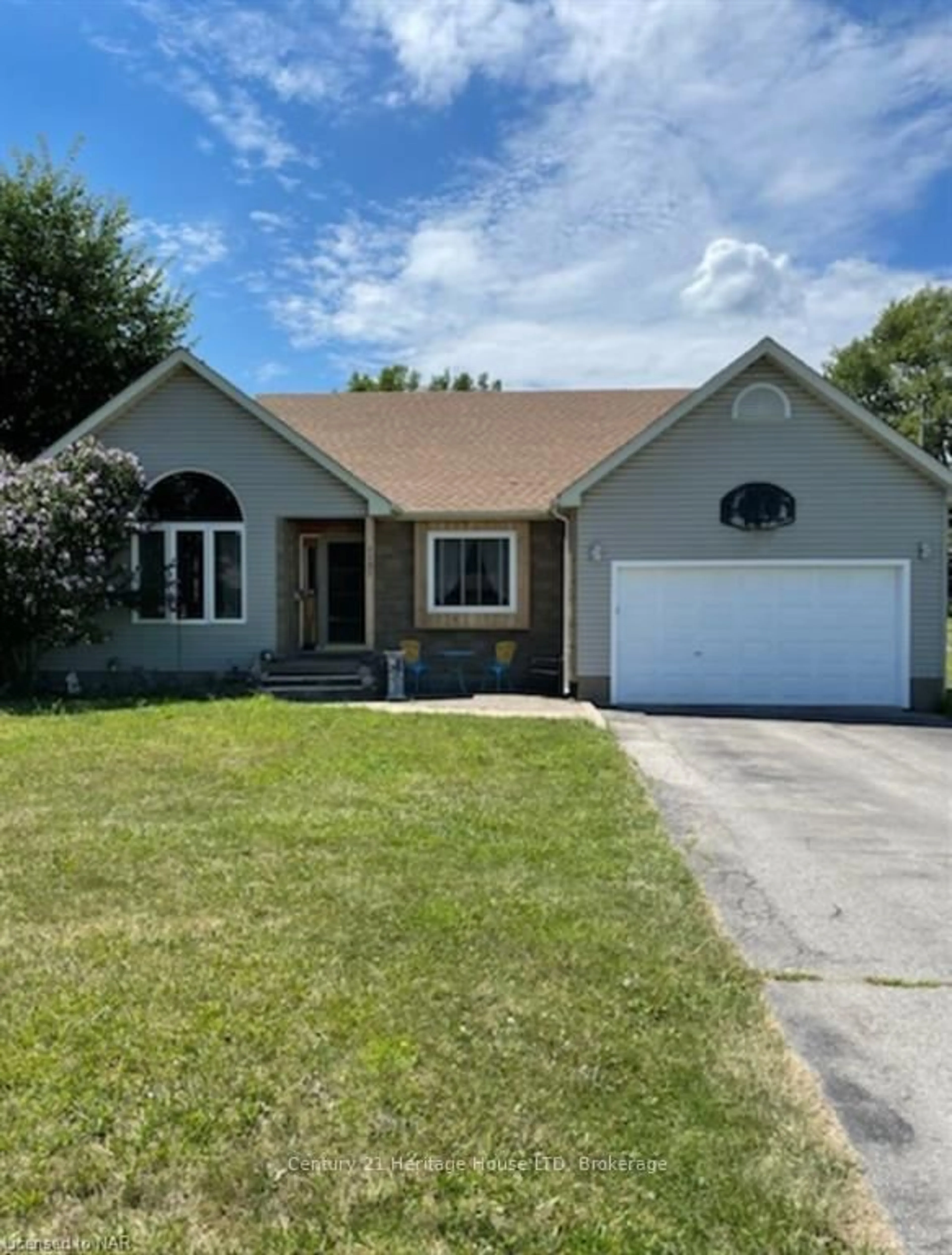 Home with vinyl exterior material, street for 1193 Pettit Rd, Fort Erie Ontario L2A 5A4