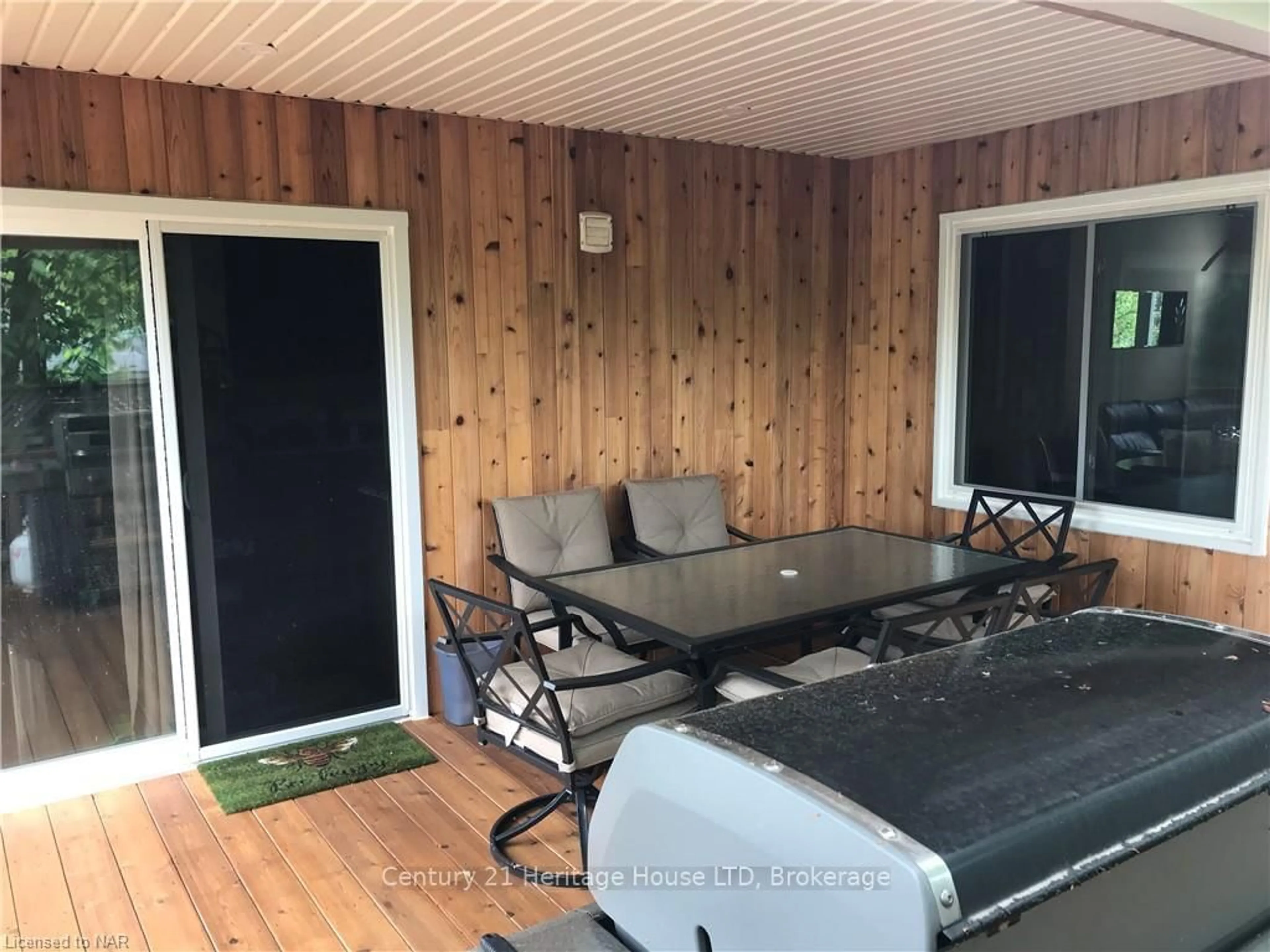 Patio, water/lake/river/ocean view for 1193 Pettit Rd, Fort Erie Ontario L2A 5A4
