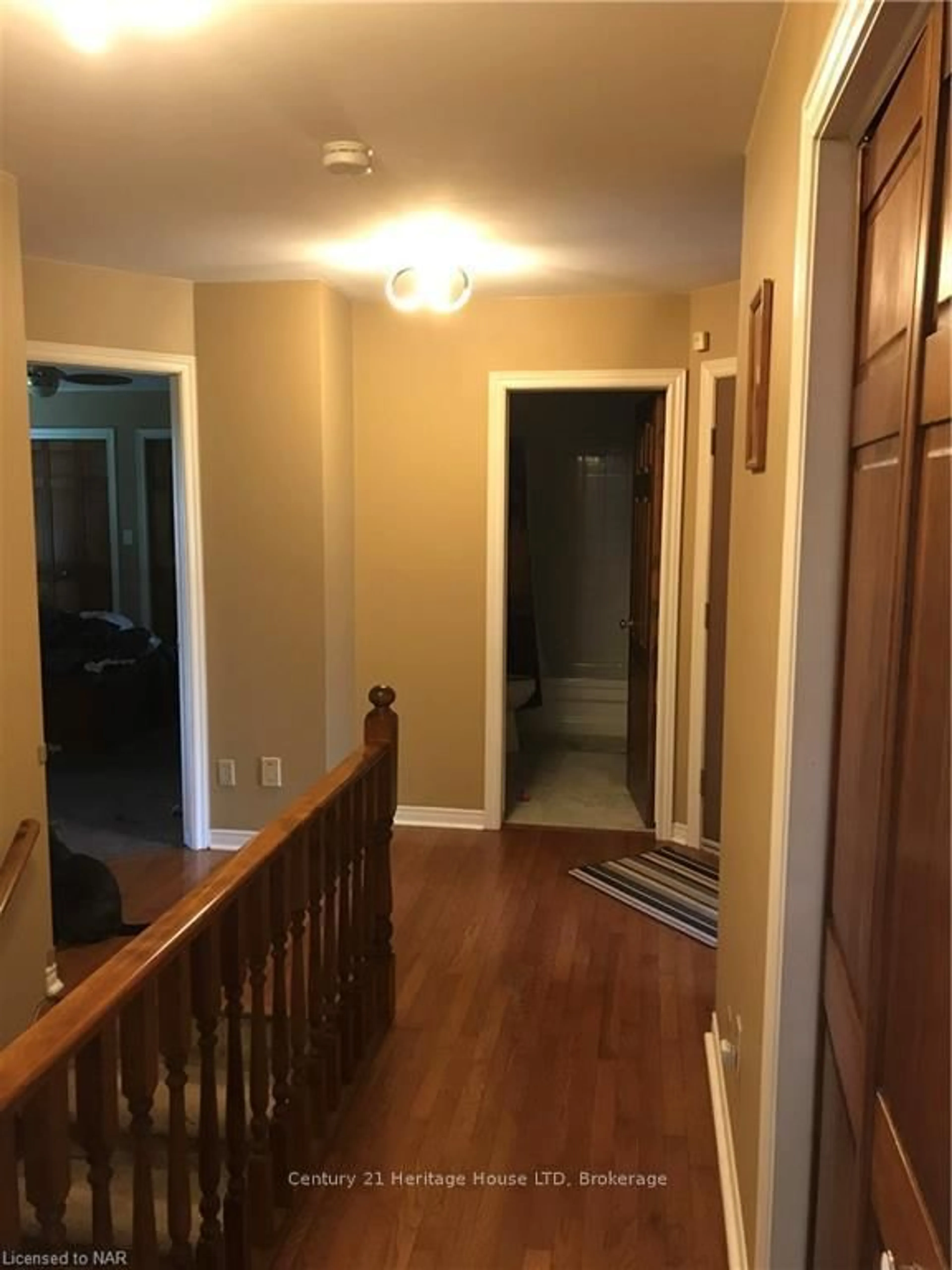 Indoor foyer for 1193 Pettit Rd, Fort Erie Ontario L2A 5A4