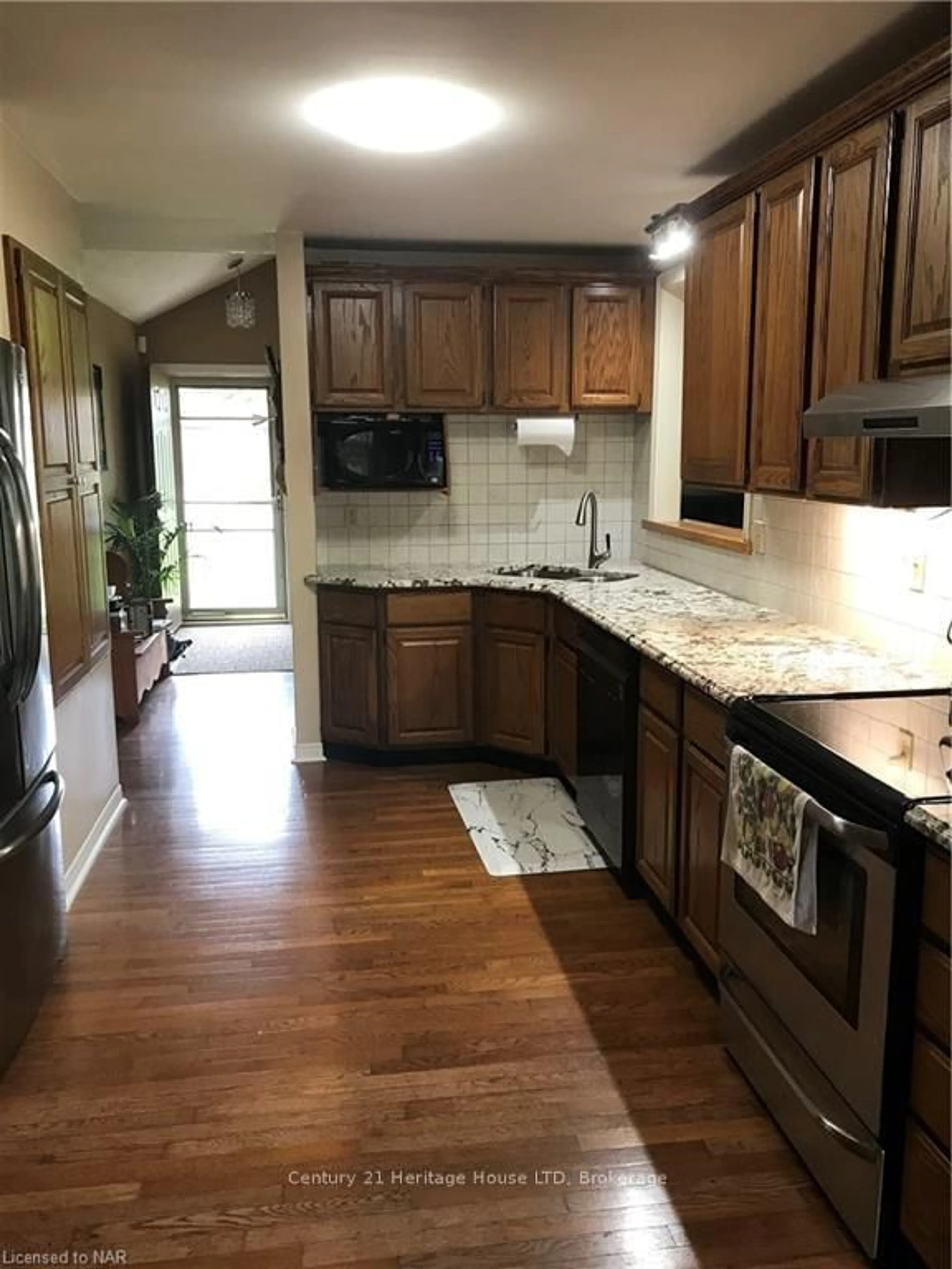 Open concept kitchen, unknown for 1193 Pettit Rd, Fort Erie Ontario L2A 5A4