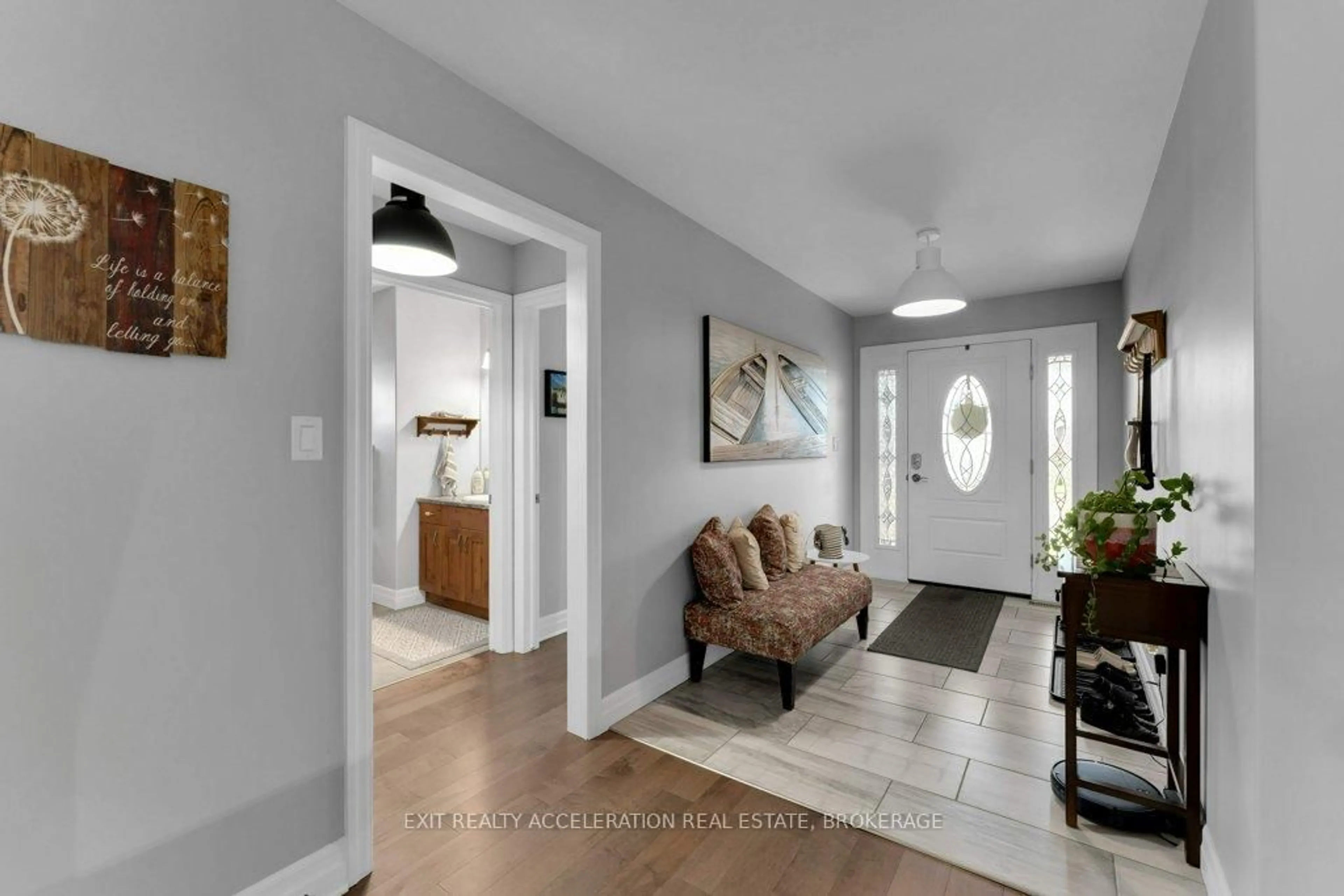Indoor entryway for 86 Hartwood Cres, Greater Napanee Ontario K7R 0A8