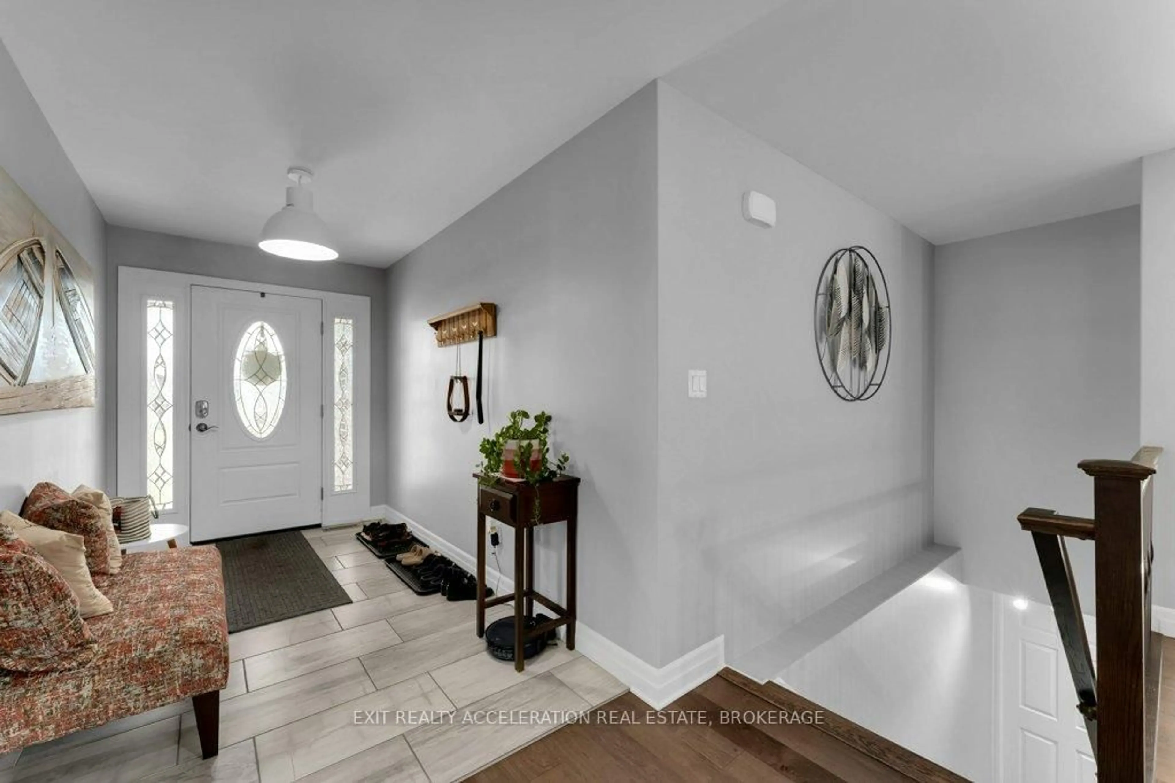 Indoor entryway for 86 Hartwood Cres, Greater Napanee Ontario K7R 0A8