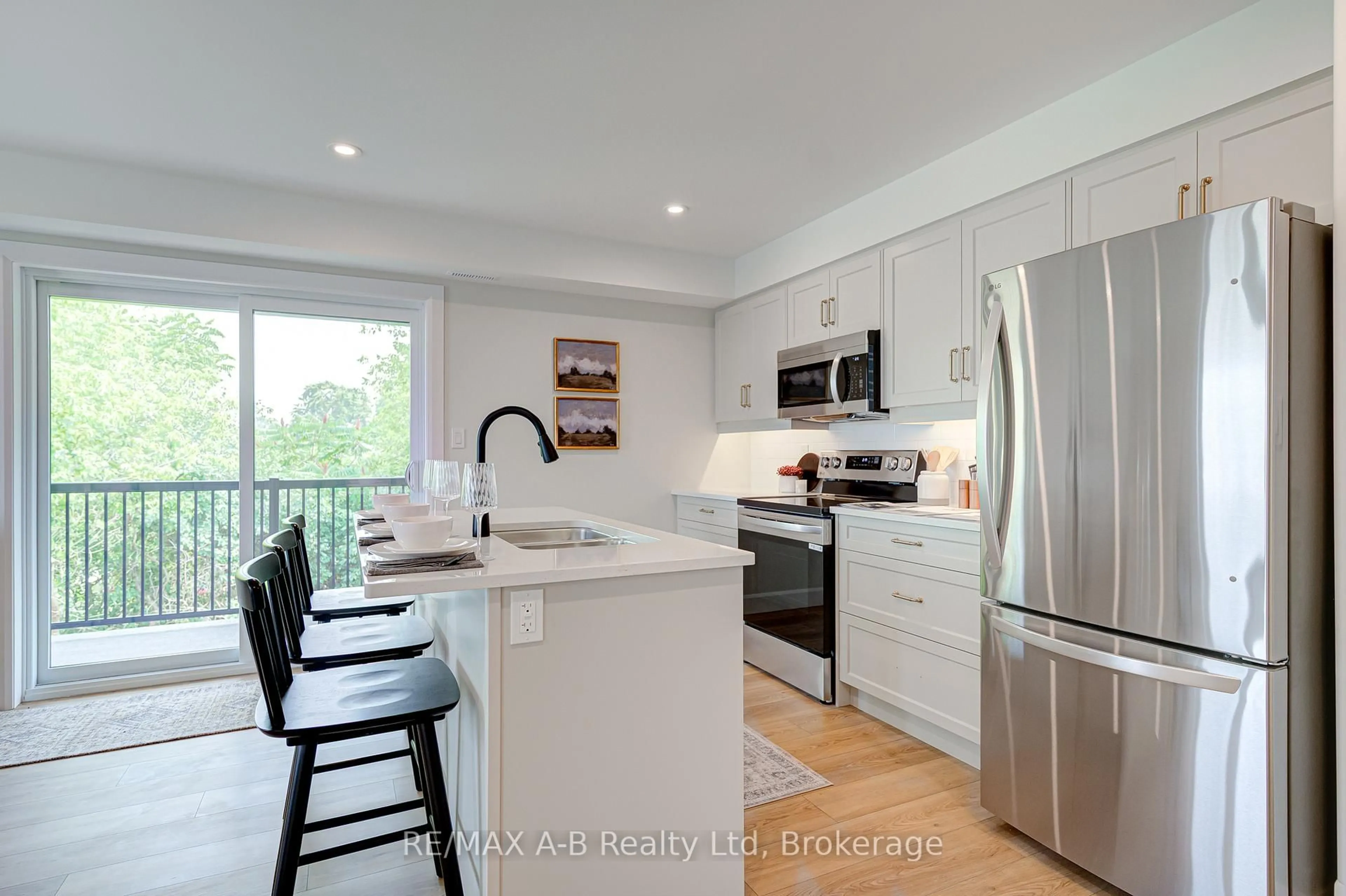 Open concept kitchen, unknown for 428 Queen St ##6, St. Marys Ontario N4X 1C4