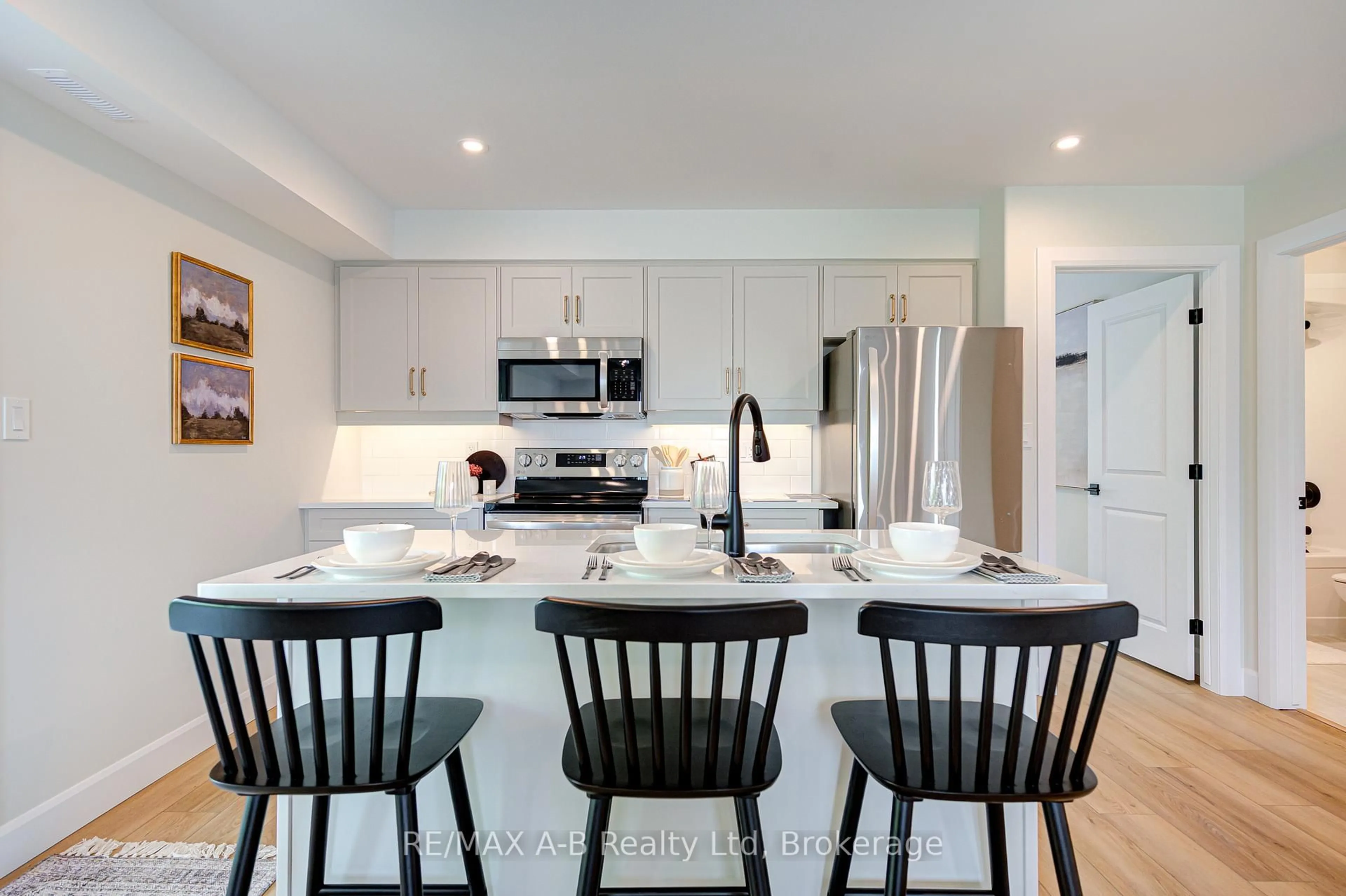 Open concept kitchen, ceramic/tile floor for 428 Queen St ##2, St. Marys Ontario N4X 1C4