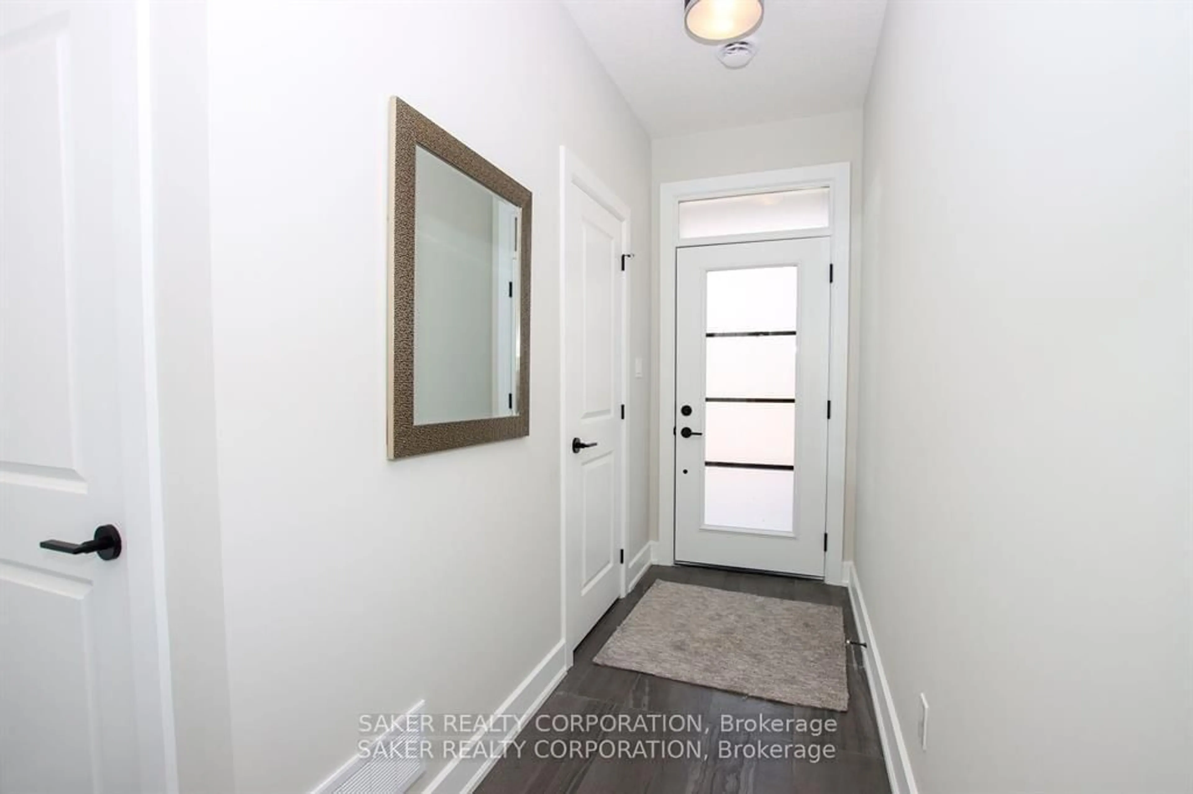 Indoor entryway for 581 REGENT St, Strathroy-Caradoc Ontario N0L 1W0