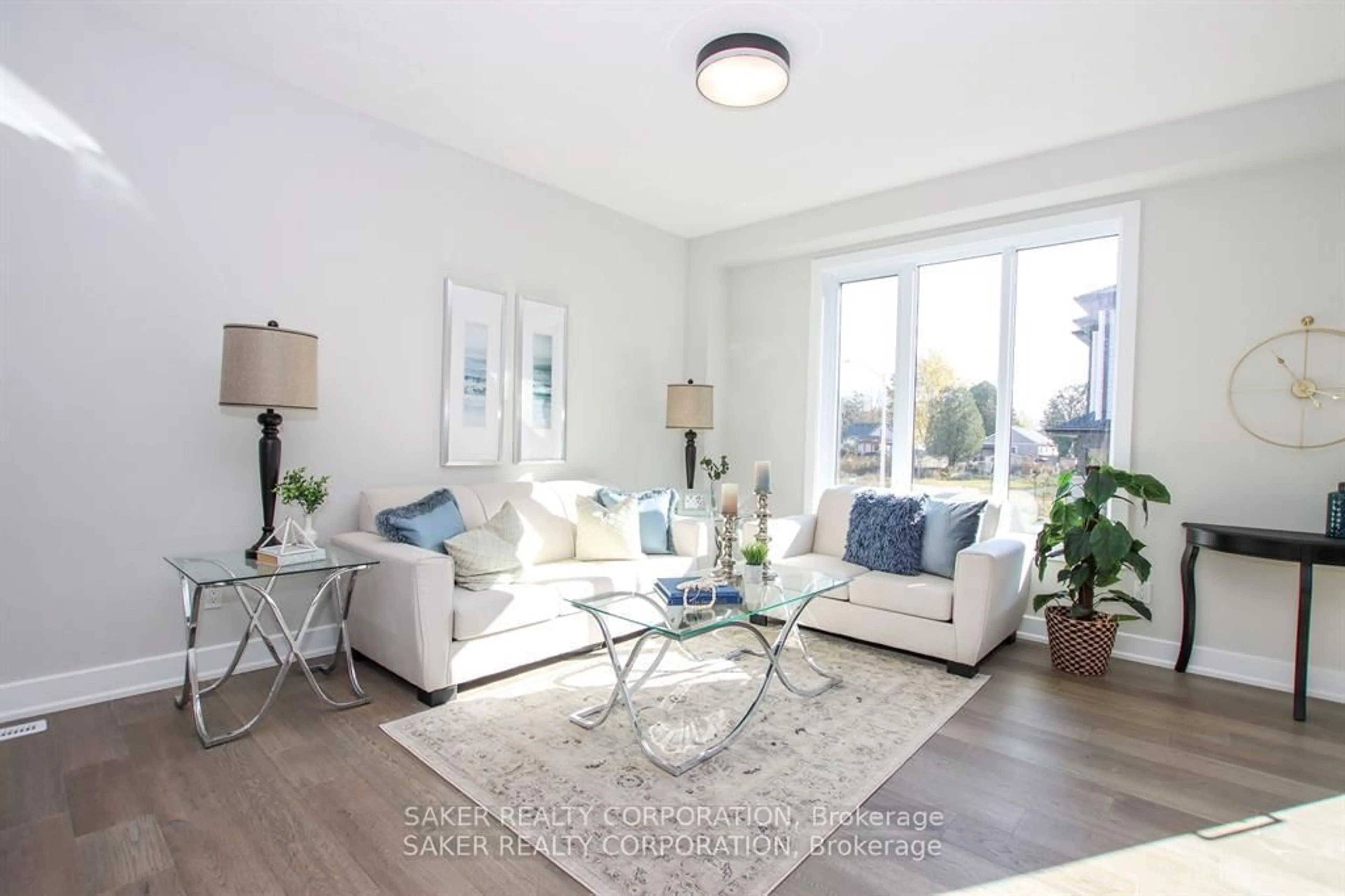 Living room with furniture, unknown for 581 REGENT St, Strathroy-Caradoc Ontario N0L 1W0