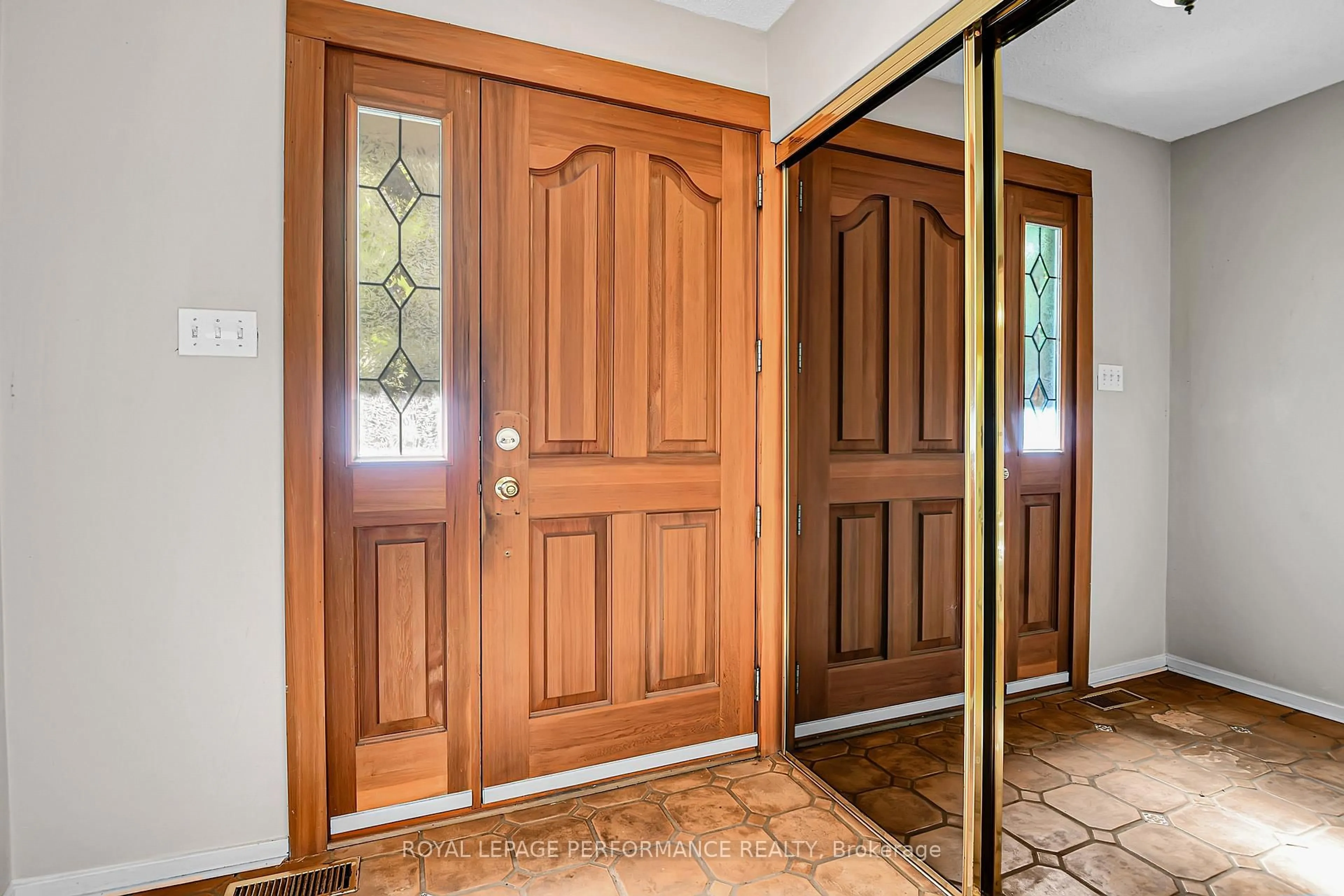 Indoor entryway for 59 Leacock Dr, Kanata Ontario K2K 1S4