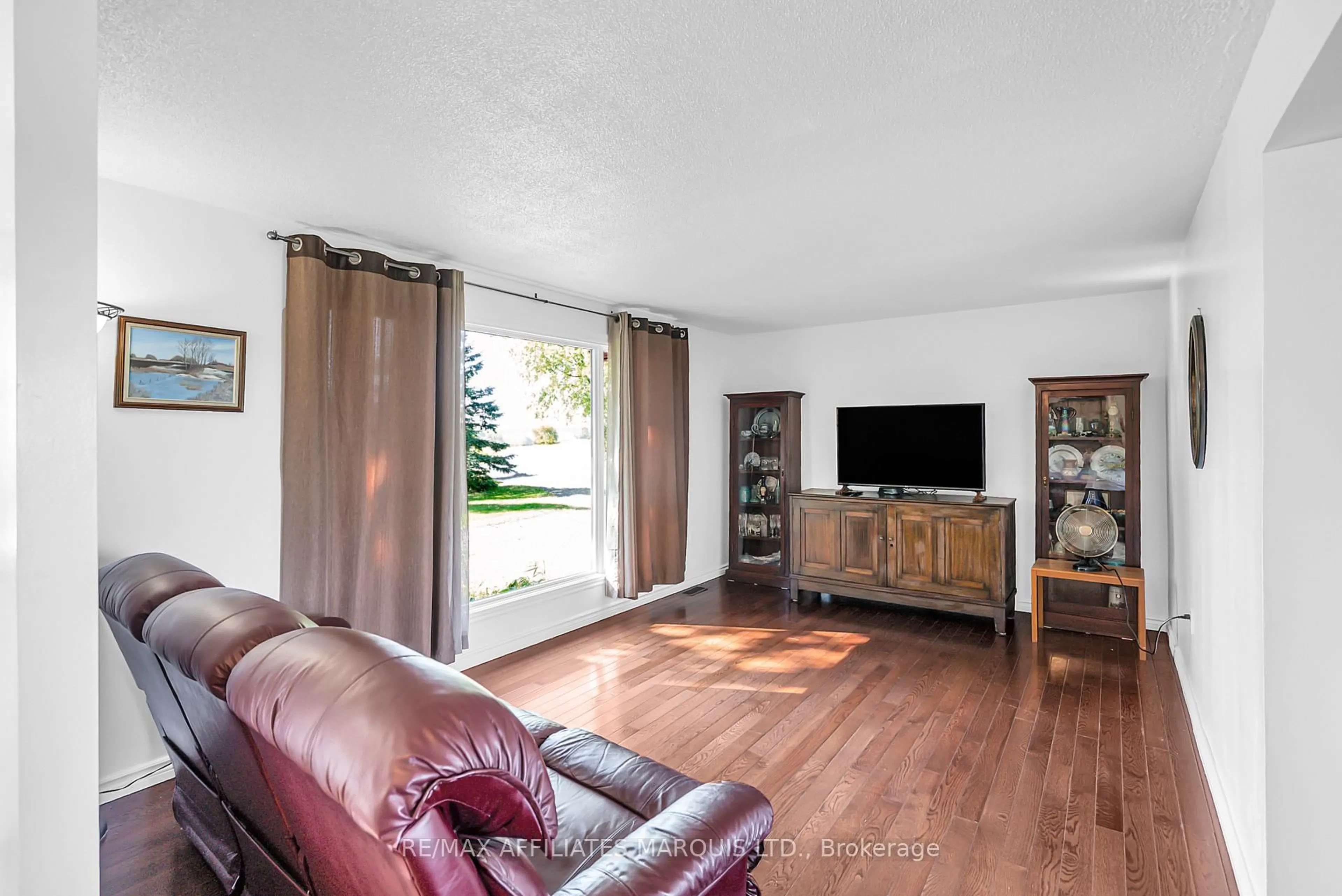 Living room with furniture, unknown for 18659 County Rd 19 Rd, South Glengarry Ontario K0C 2J0