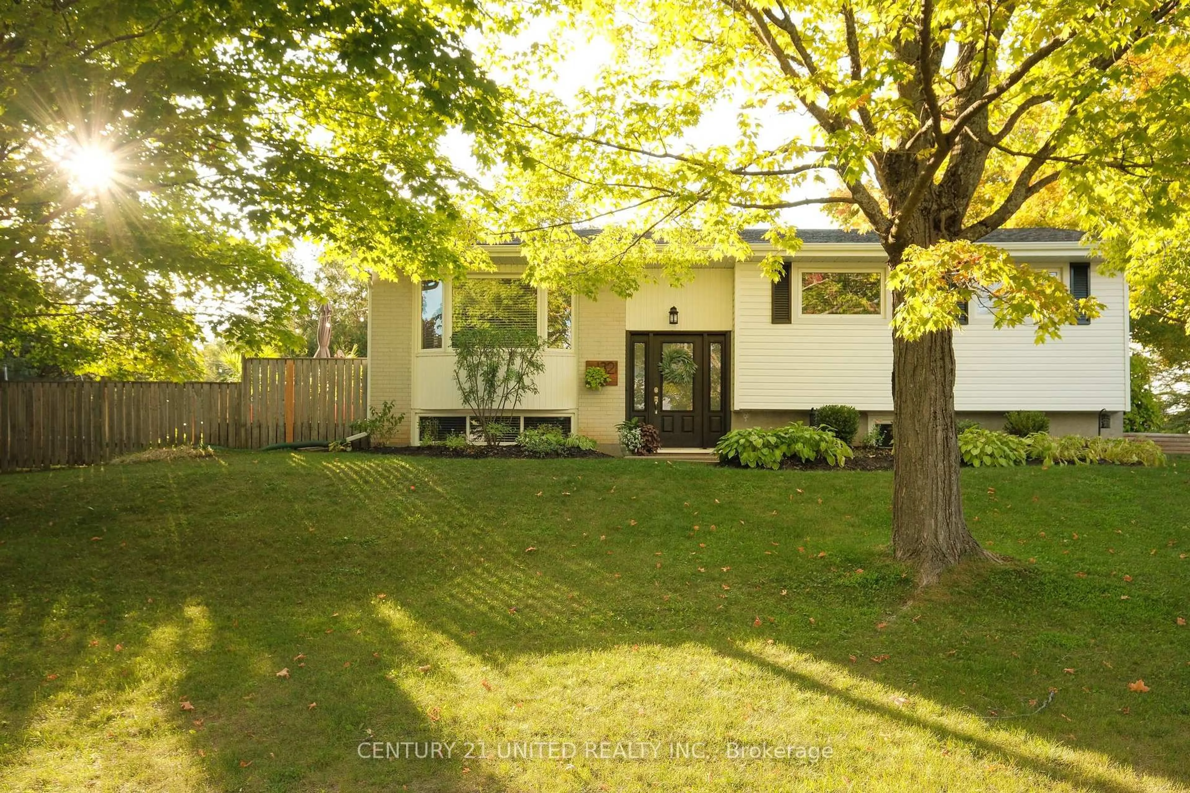 Unknown for 1321 Keewatin Blvd, Peterborough Ontario K9H 6X4