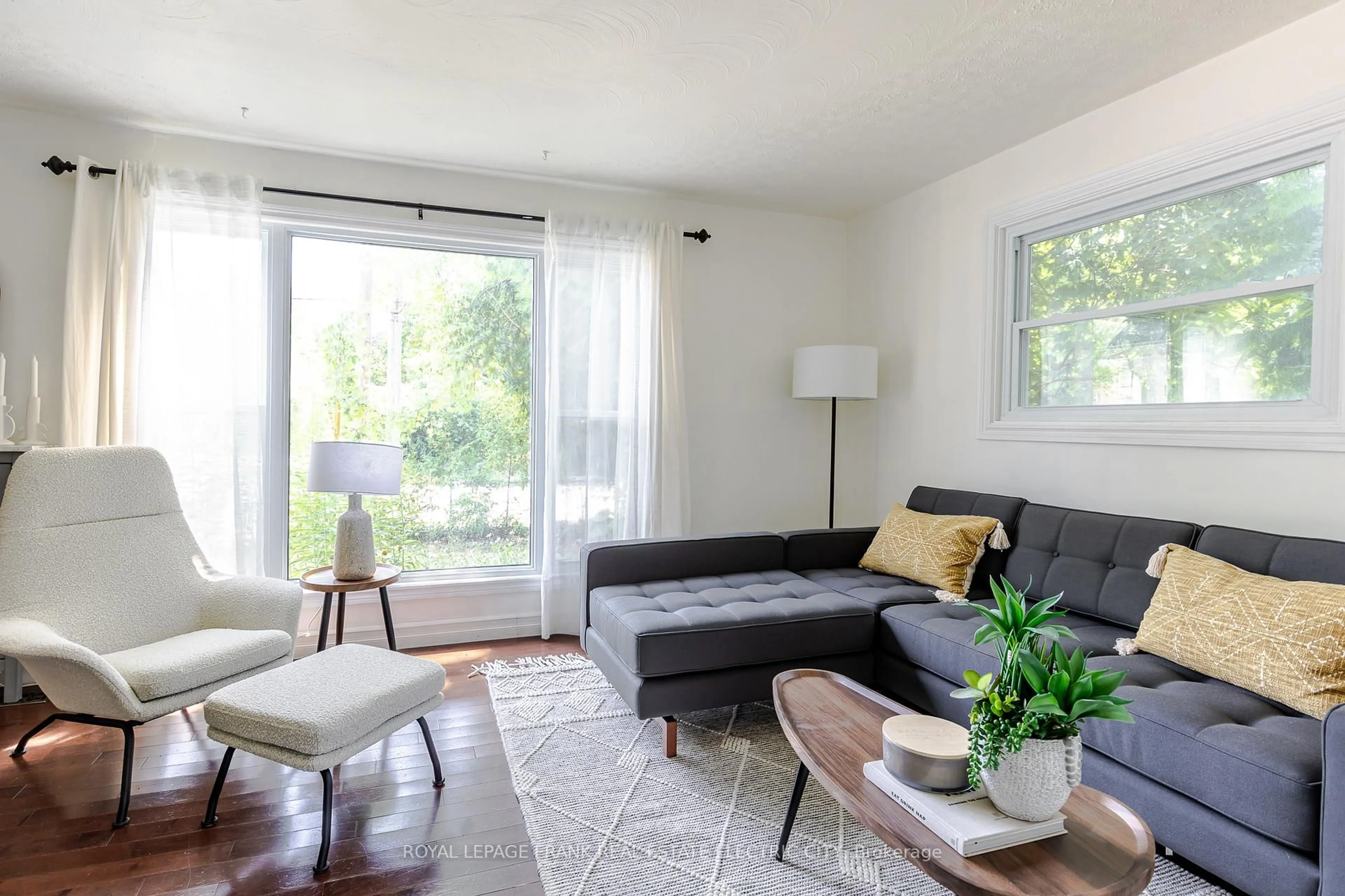 Living room with furniture, unknown for 130 Hazlitt St, Peterborough Ontario K9H 1L5