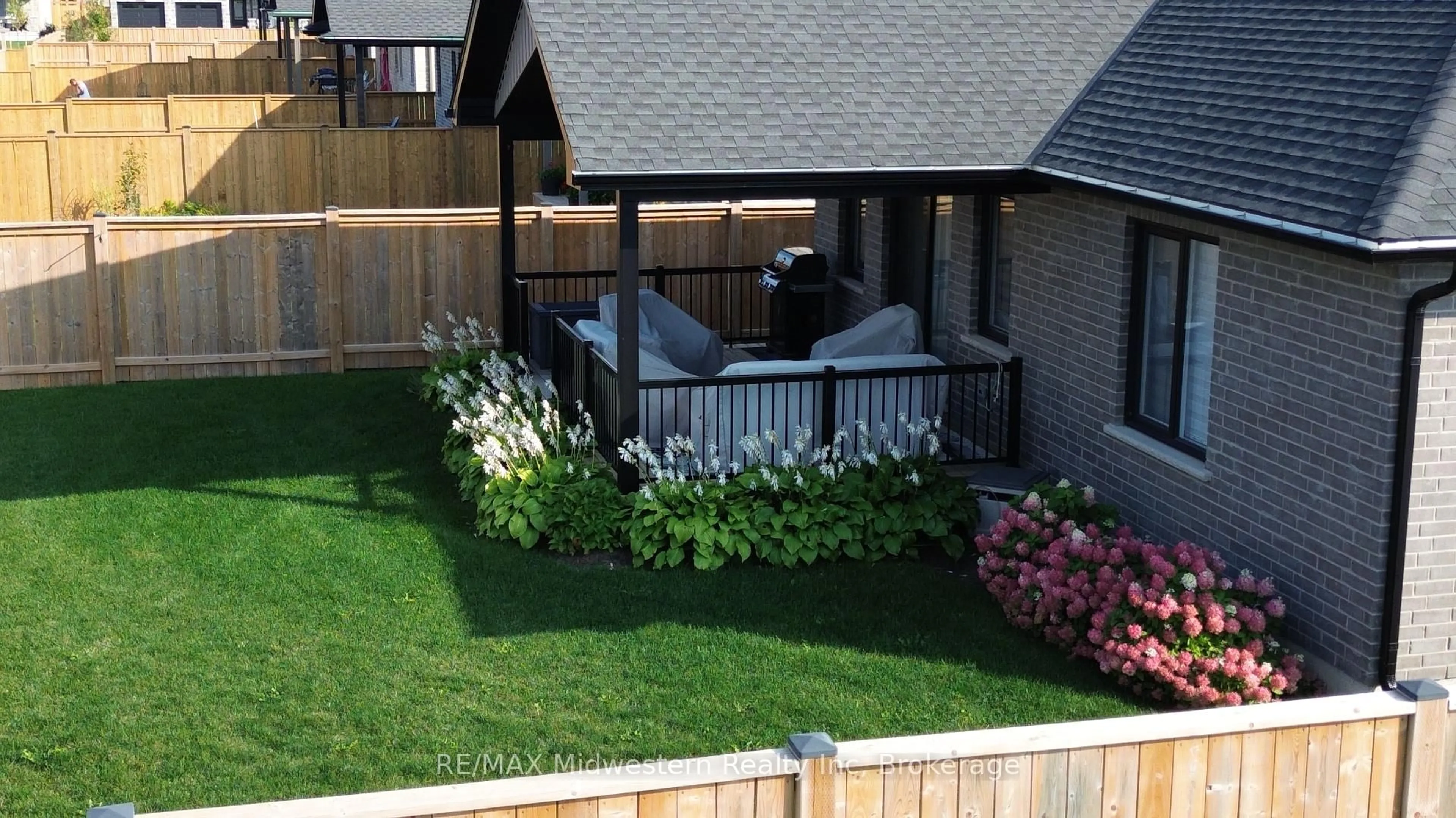 Patio, street for 1095 Kincaid St, North Perth Ontario N4W 0J8