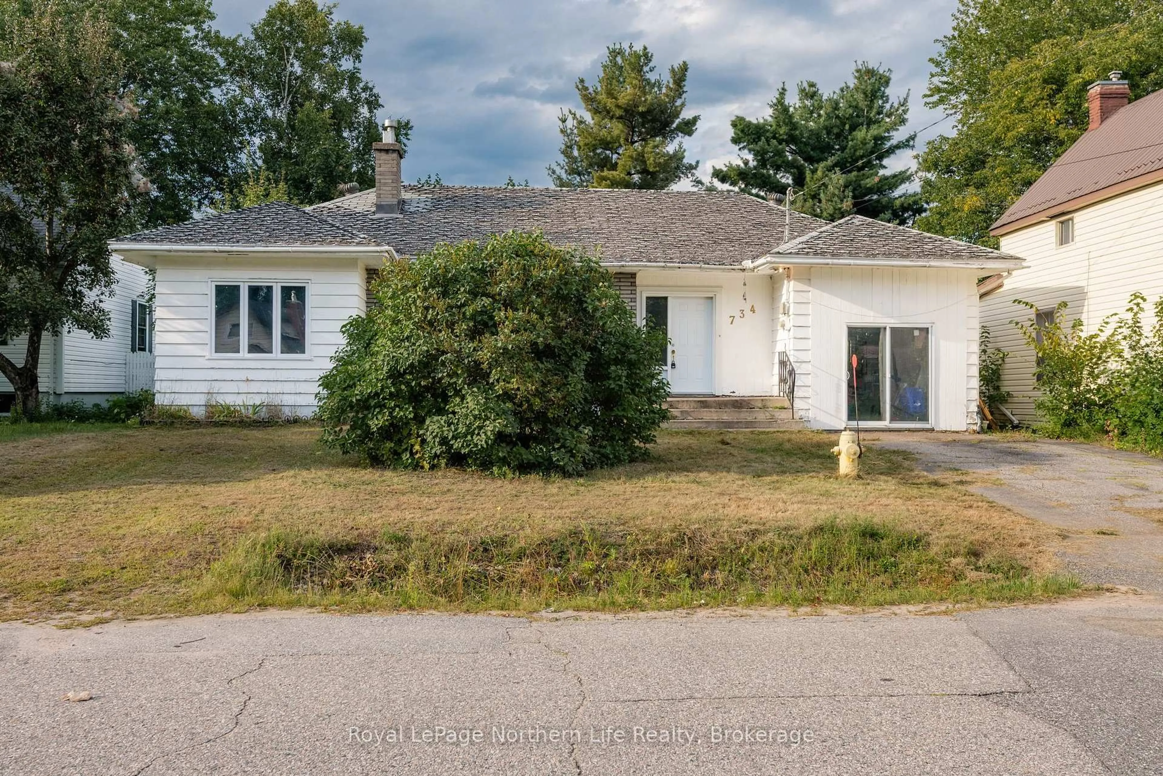 Unknown for 734 Reynolds St, North Bay Ontario P1B 5C4
