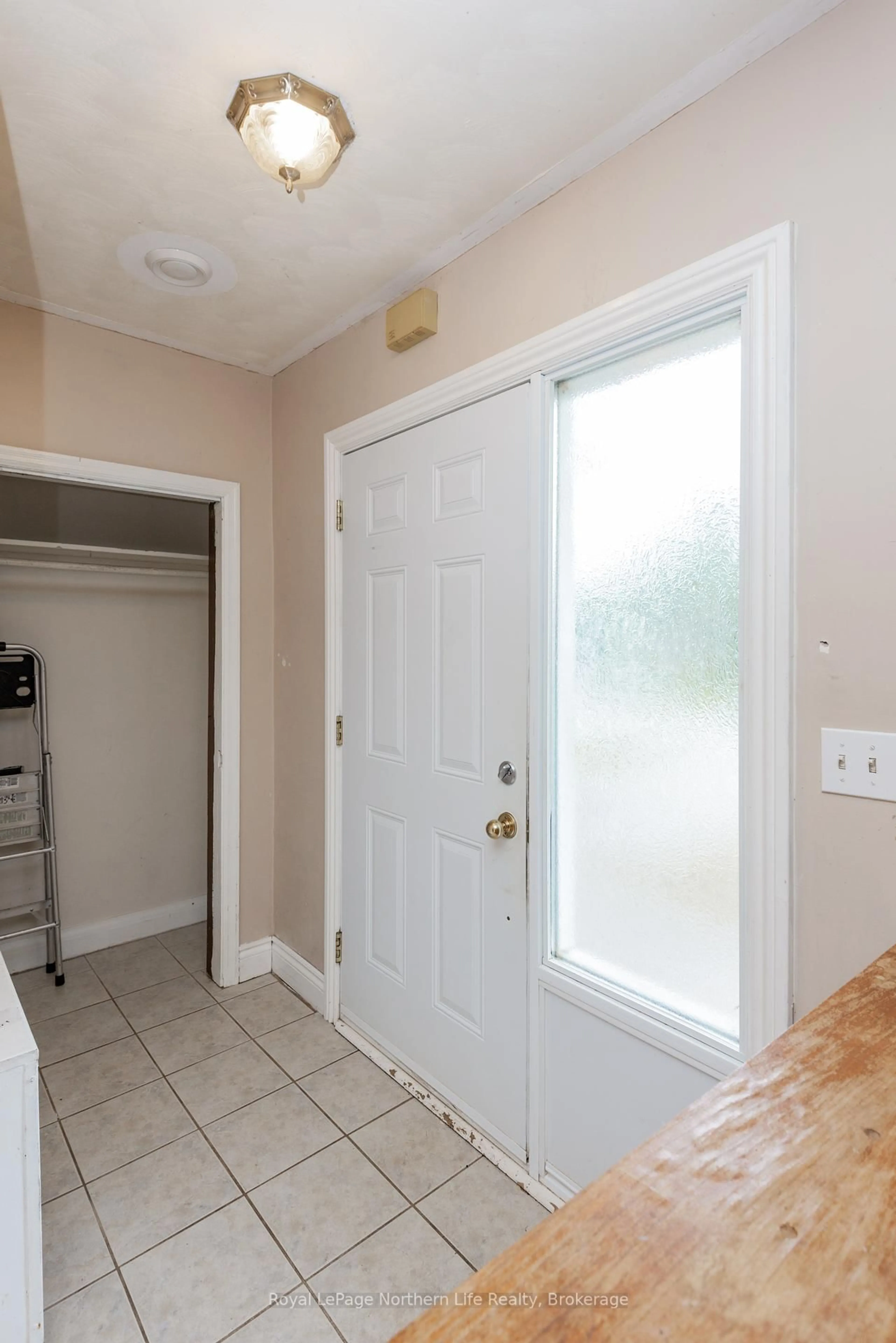 Unknown for 734 Reynolds St, North Bay Ontario P1B 5C4
