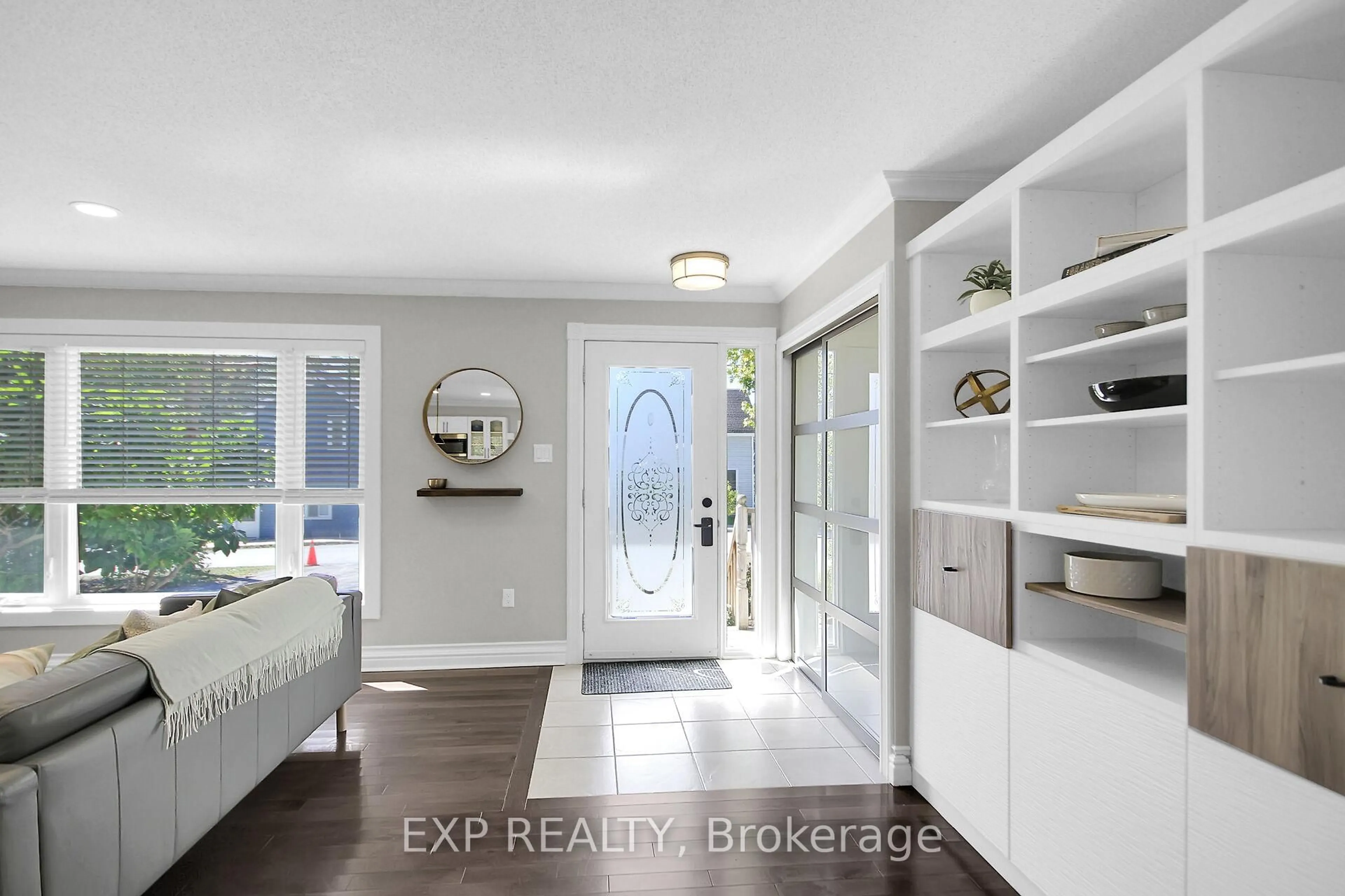 Indoor entryway for 301 Water St, Almonte Ontario K0A 1A0