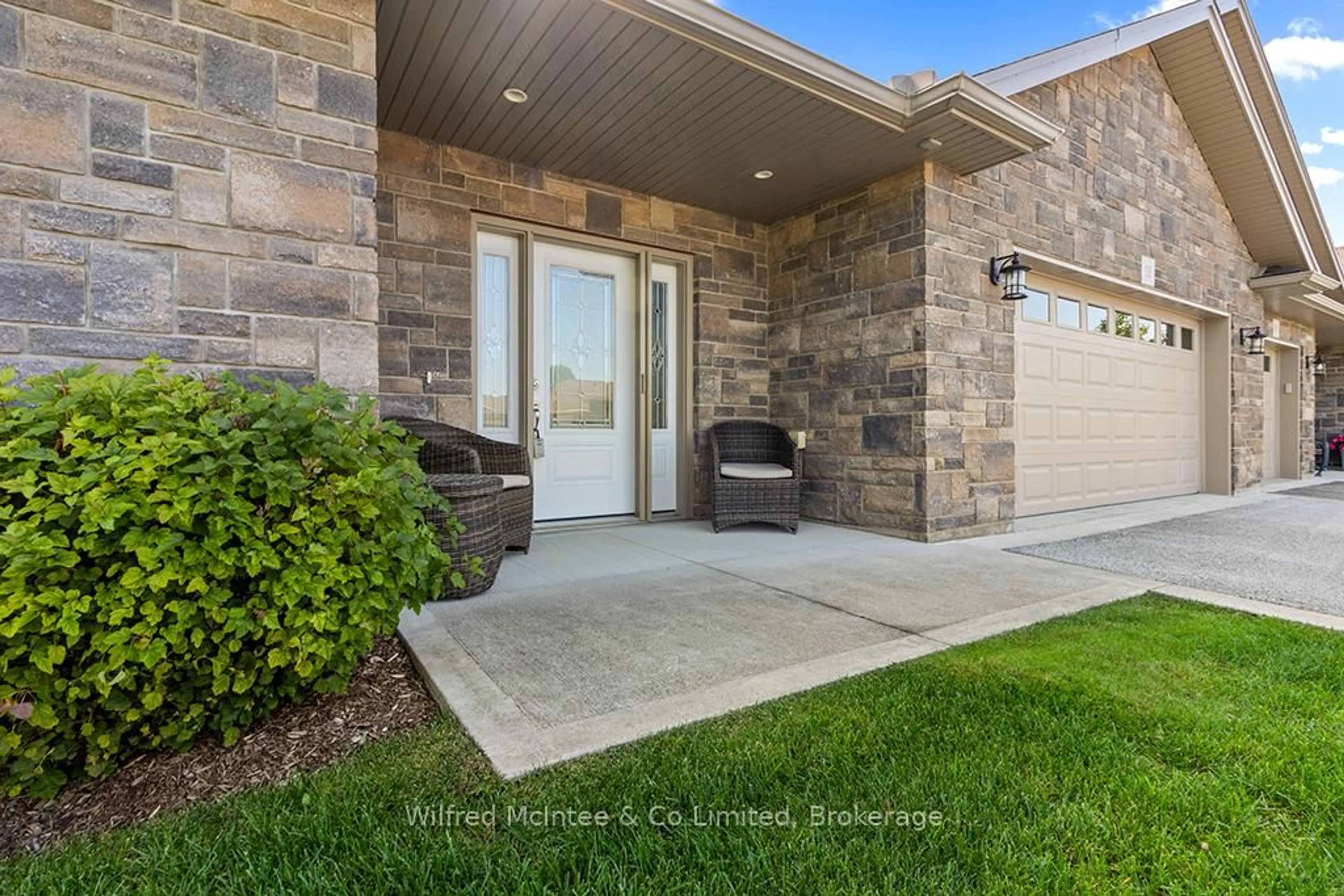 Indoor entryway for 246 Grey St #32, Saugeen Shores Ontario N0H 2L0