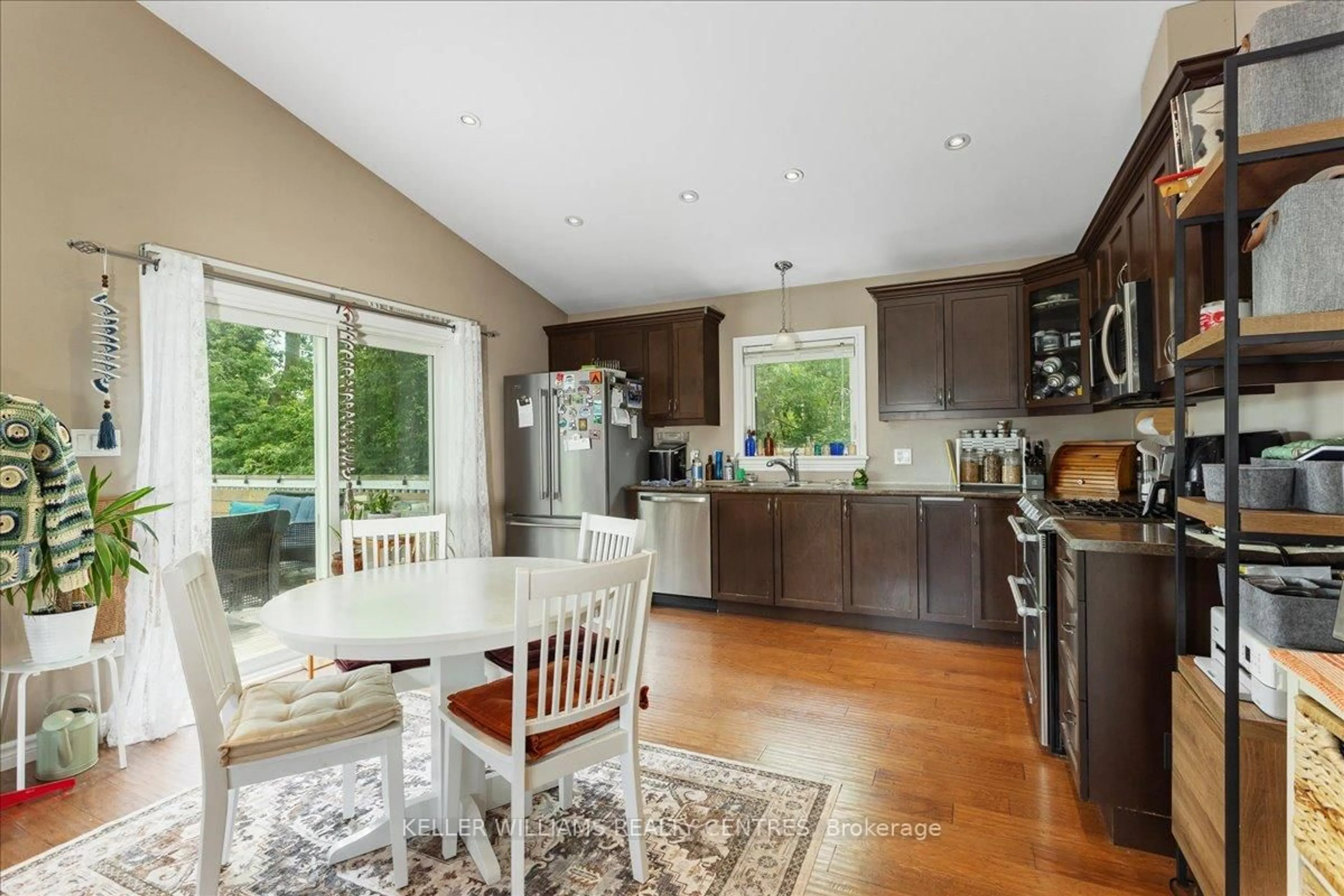 Open concept kitchen, unknown for 31 DURHAM St, Kawartha Lakes Ontario K9V 1W9