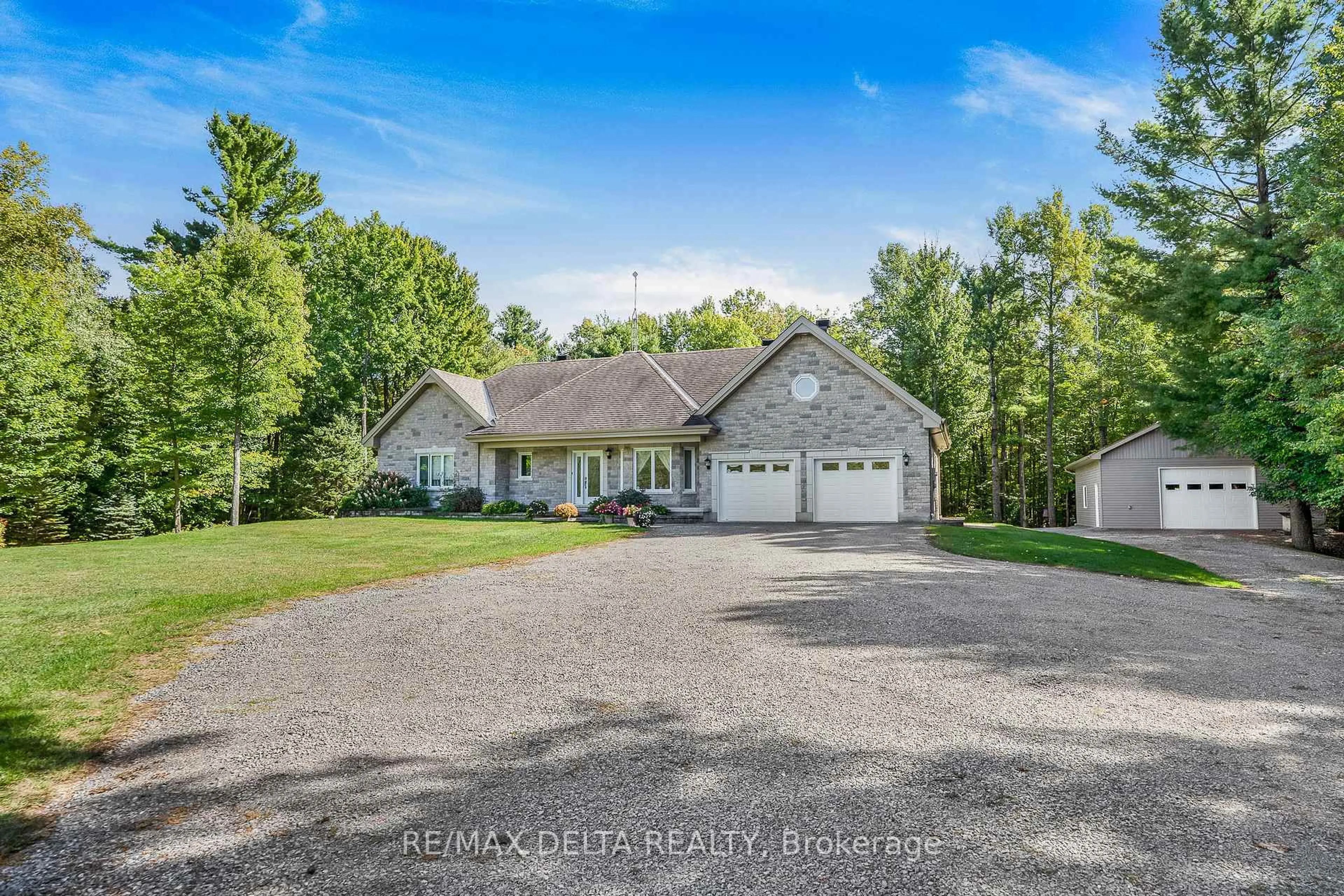 A pic from outside/outdoor area/front of a property/back of a property/a pic from drone, unknown for 740 Vinette Rd, Clarence-Rockland Ontario K0A 1N0