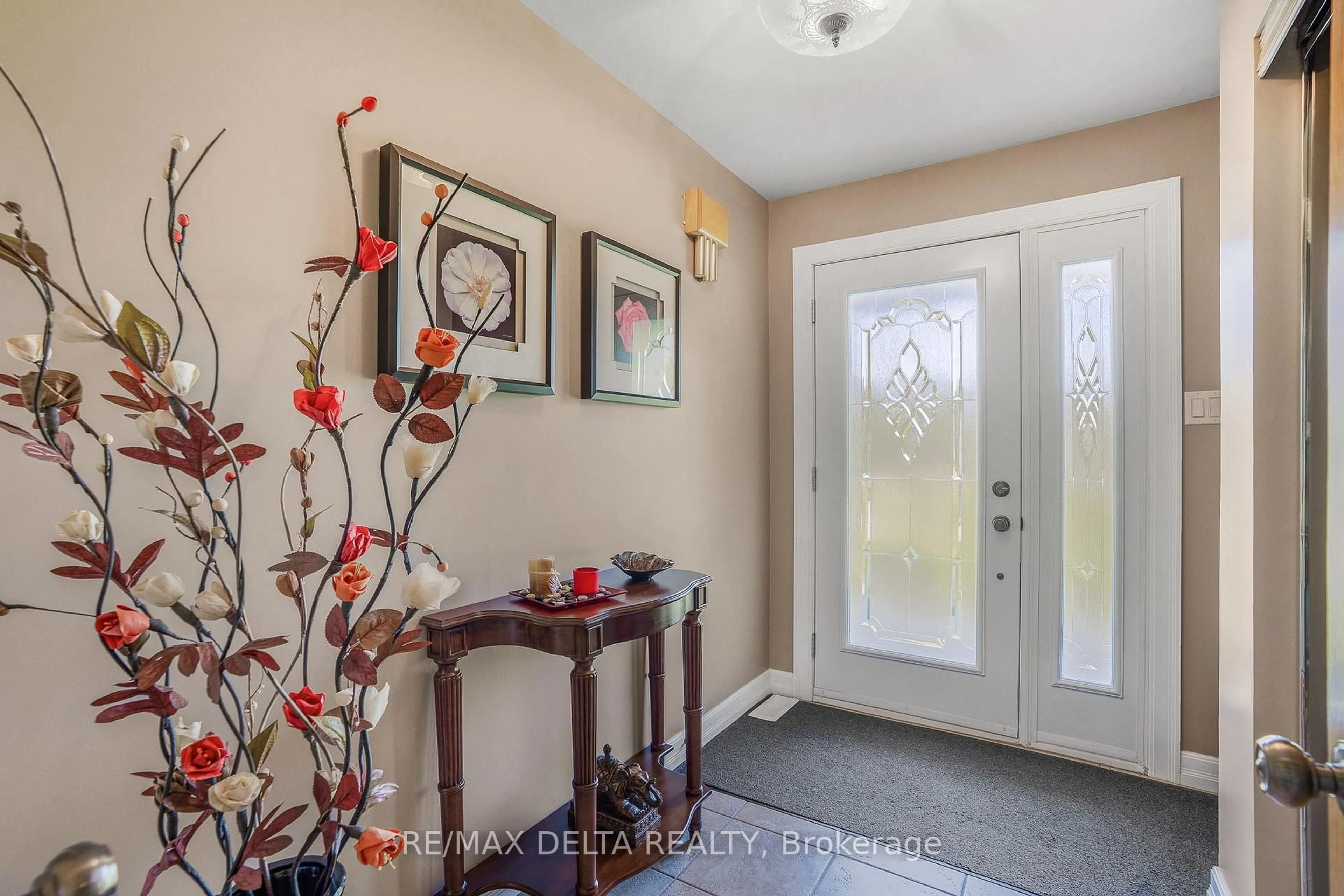 Indoor entryway for 740 Vinette Rd, Clarence-Rockland Ontario K0A 1N0
