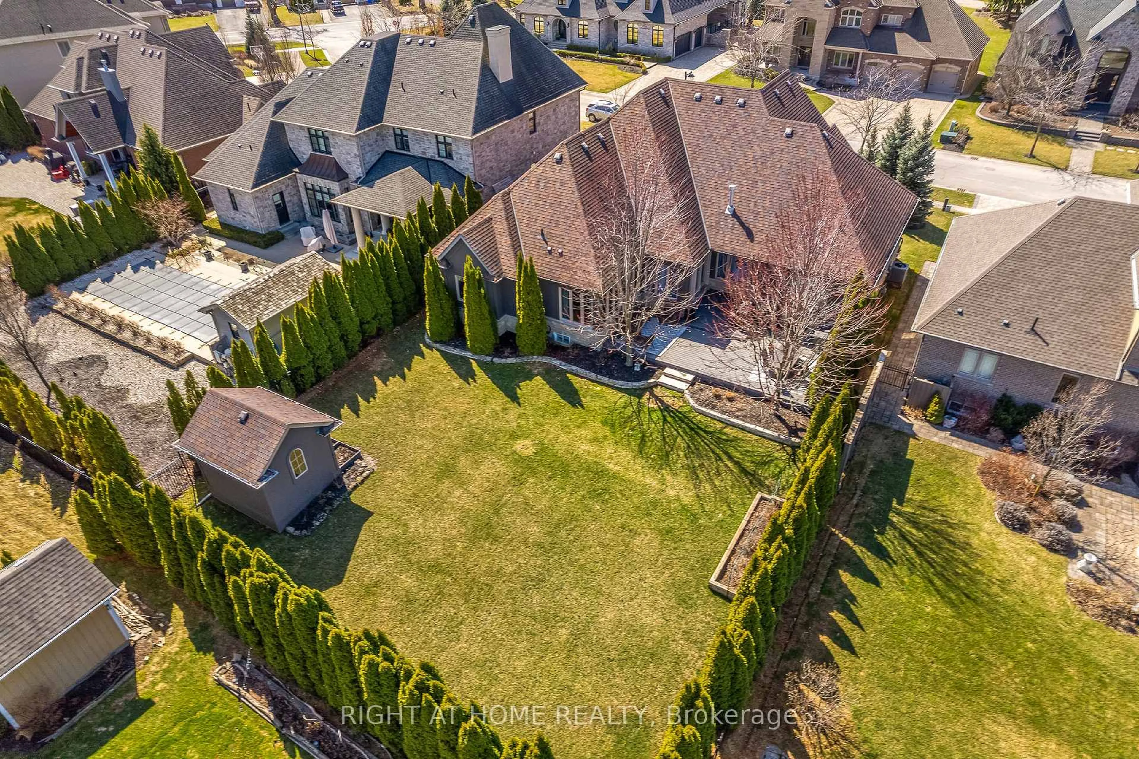 A pic from outside/outdoor area/front of a property/back of a property/a pic from drone, street for 7 Sandalwood Cres, Niagara-on-the-Lake Ontario L0S 1P0
