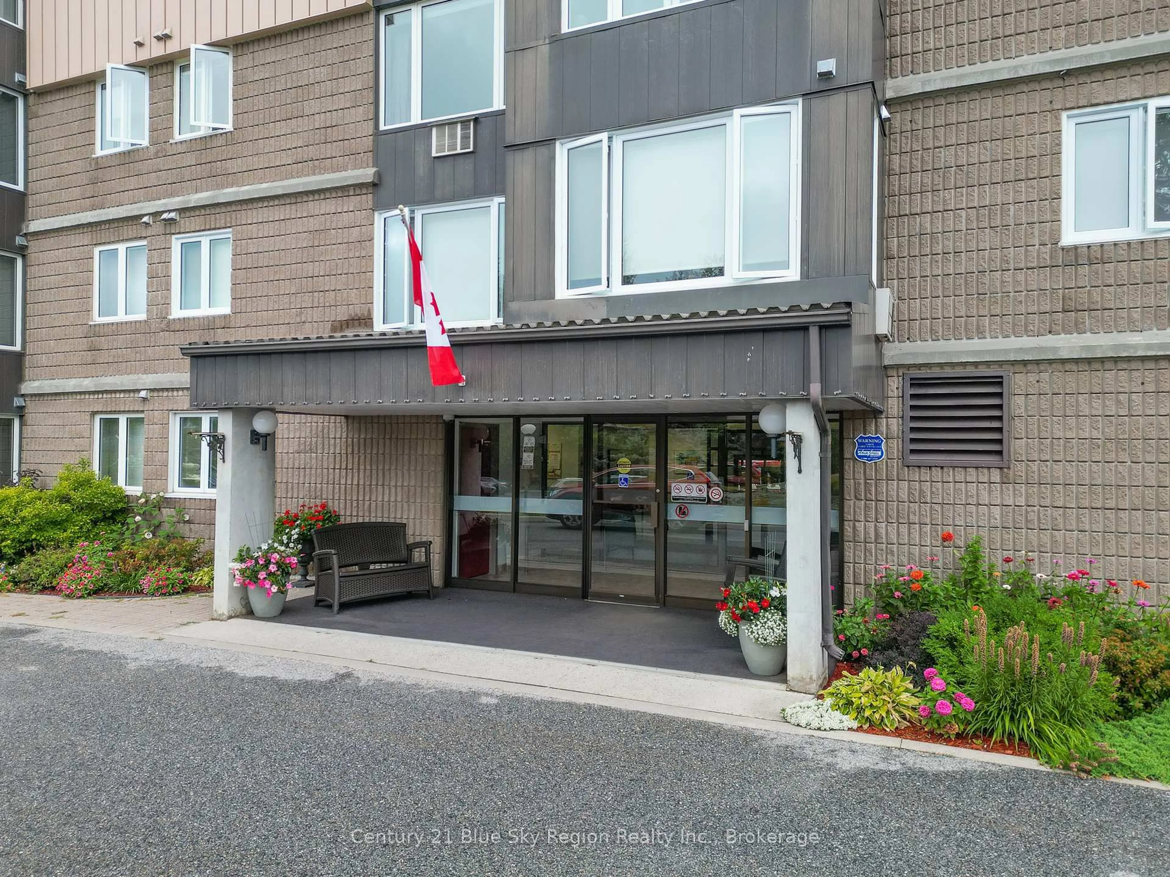 Indoor foyer for 116 Blair St #401, North Bay Ontario P1A 4E6