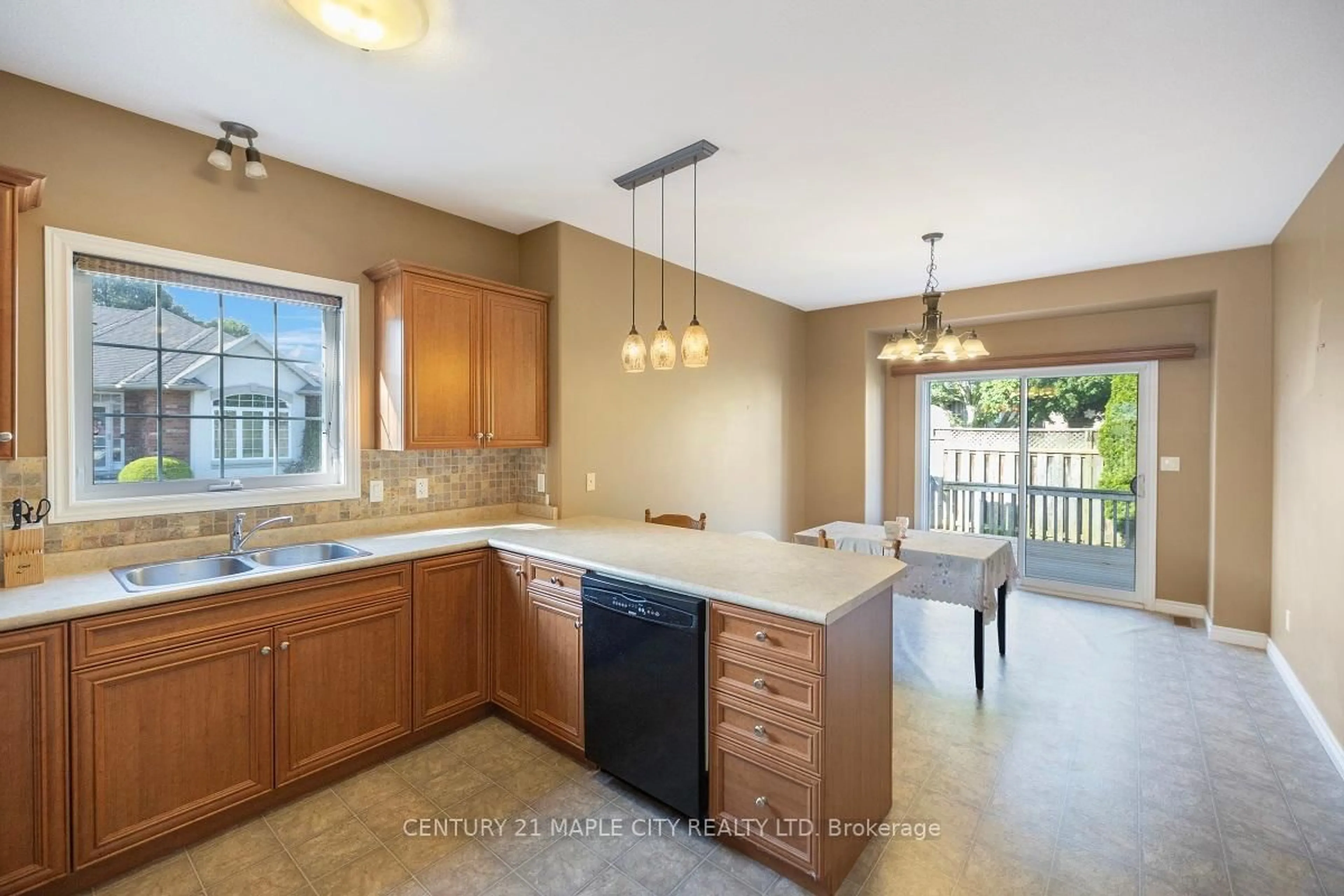 Open concept kitchen, ceramic/tile floor for 15 Oakgrove Lane, Chatham-Kent Ontario N7L 5R9