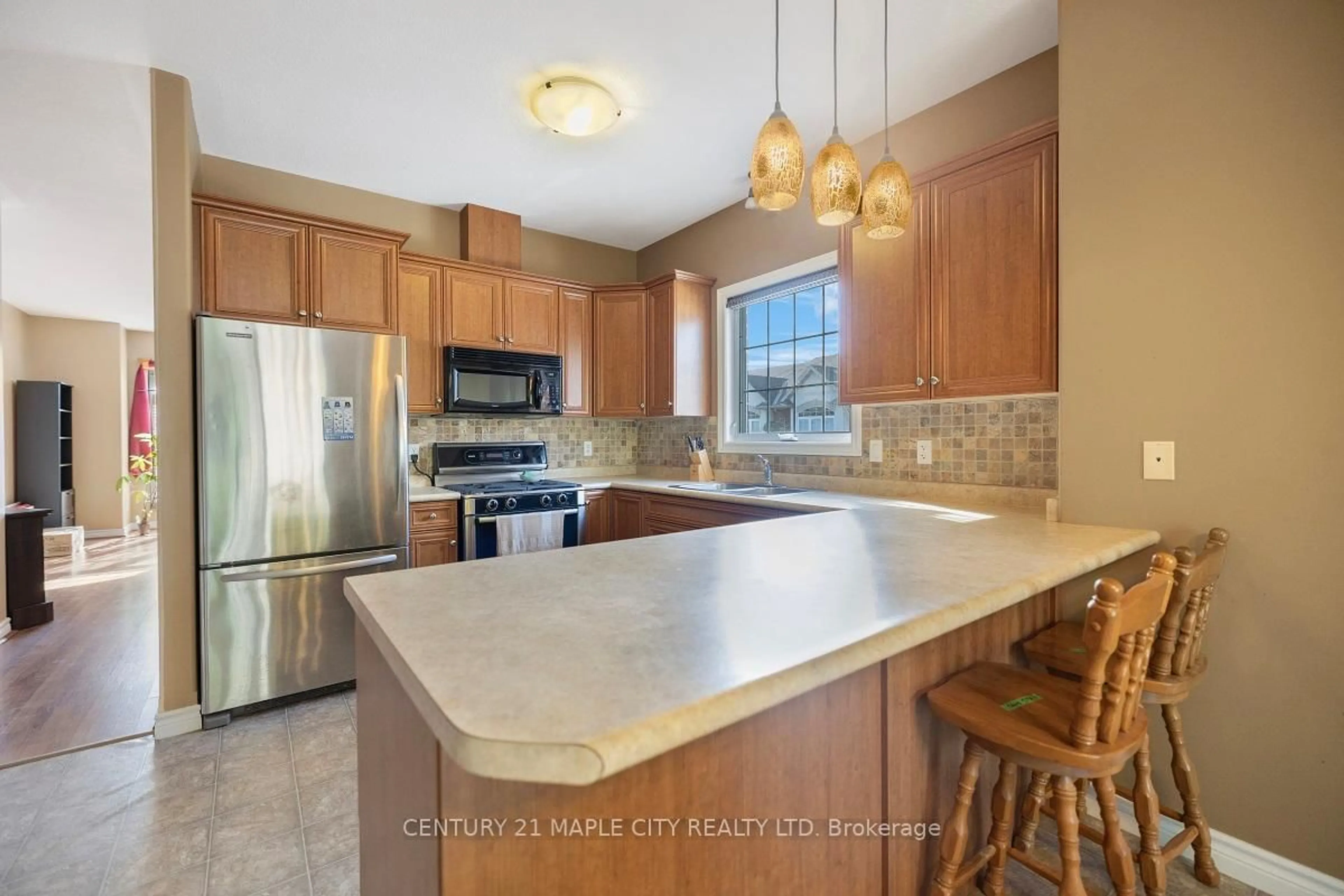 Open concept kitchen, ceramic/tile floor for 15 Oakgrove Lane, Chatham-Kent Ontario N7L 5R9