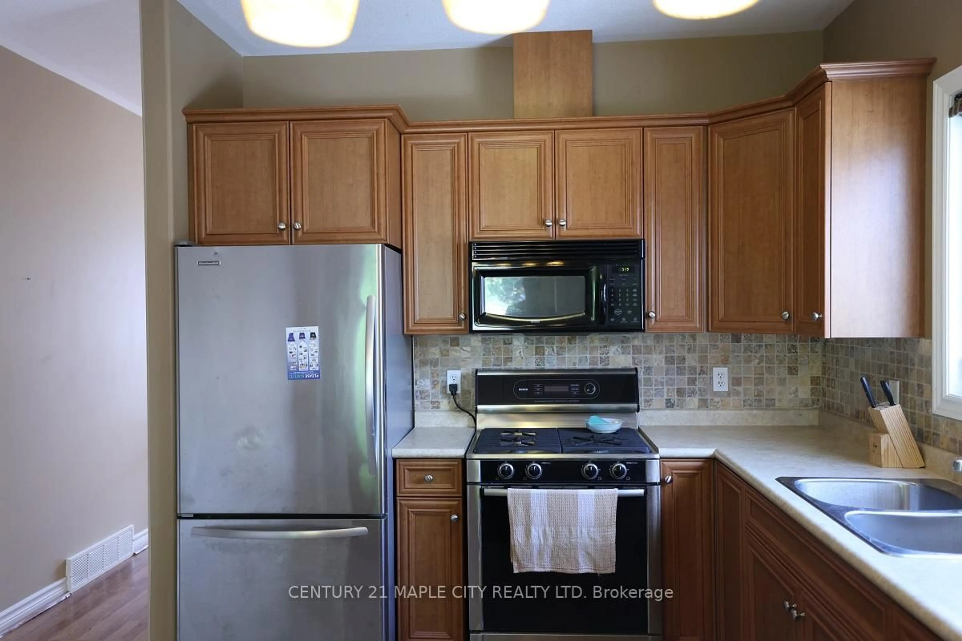 Standard kitchen, ceramic/tile floor for 15 Oakgrove Lane, Chatham-Kent Ontario N7L 5R9