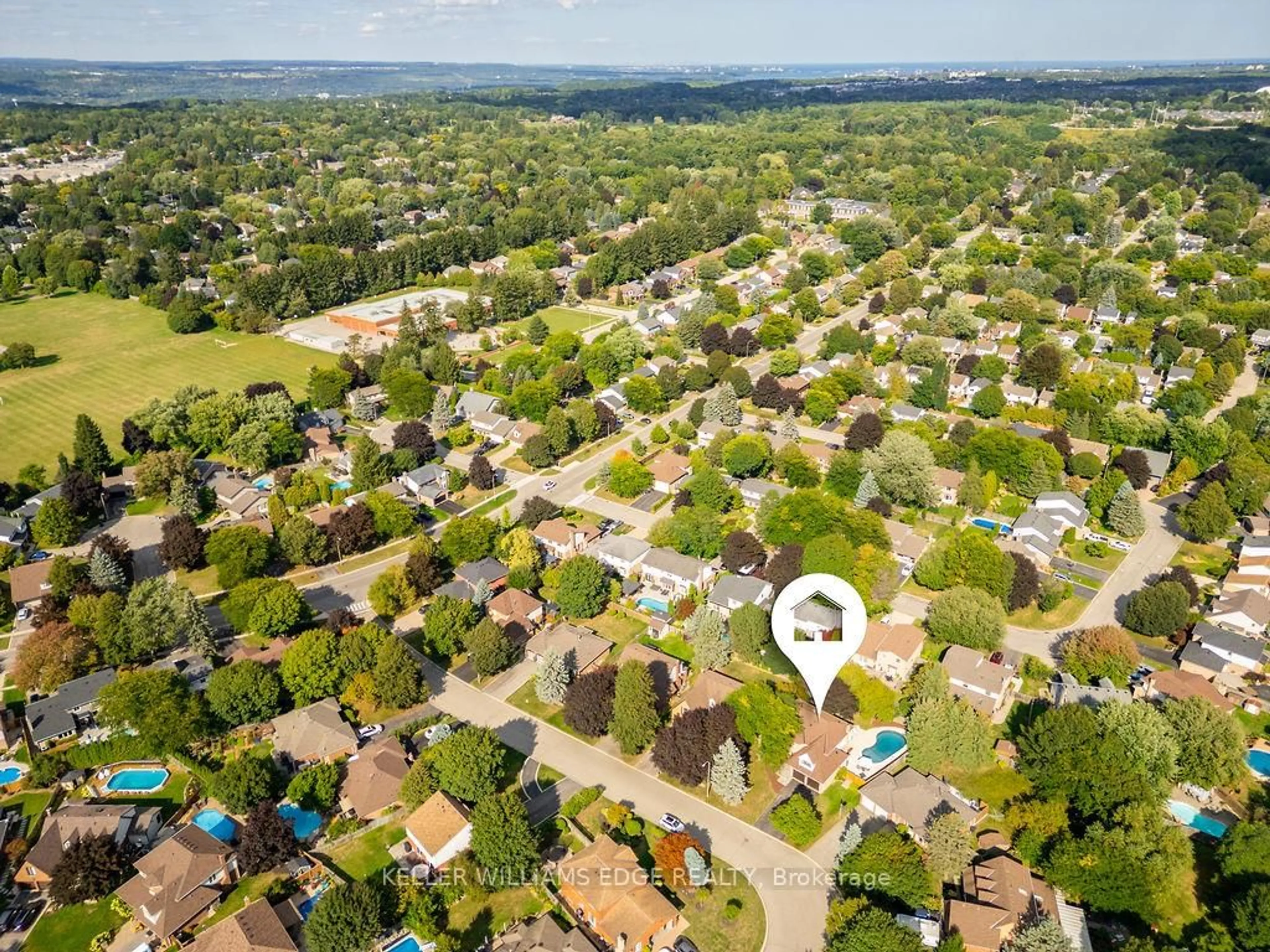 A pic from outside/outdoor area/front of a property/back of a property/a pic from drone, street for 387 MELANIE Cres, Hamilton Ontario L9G 4B1