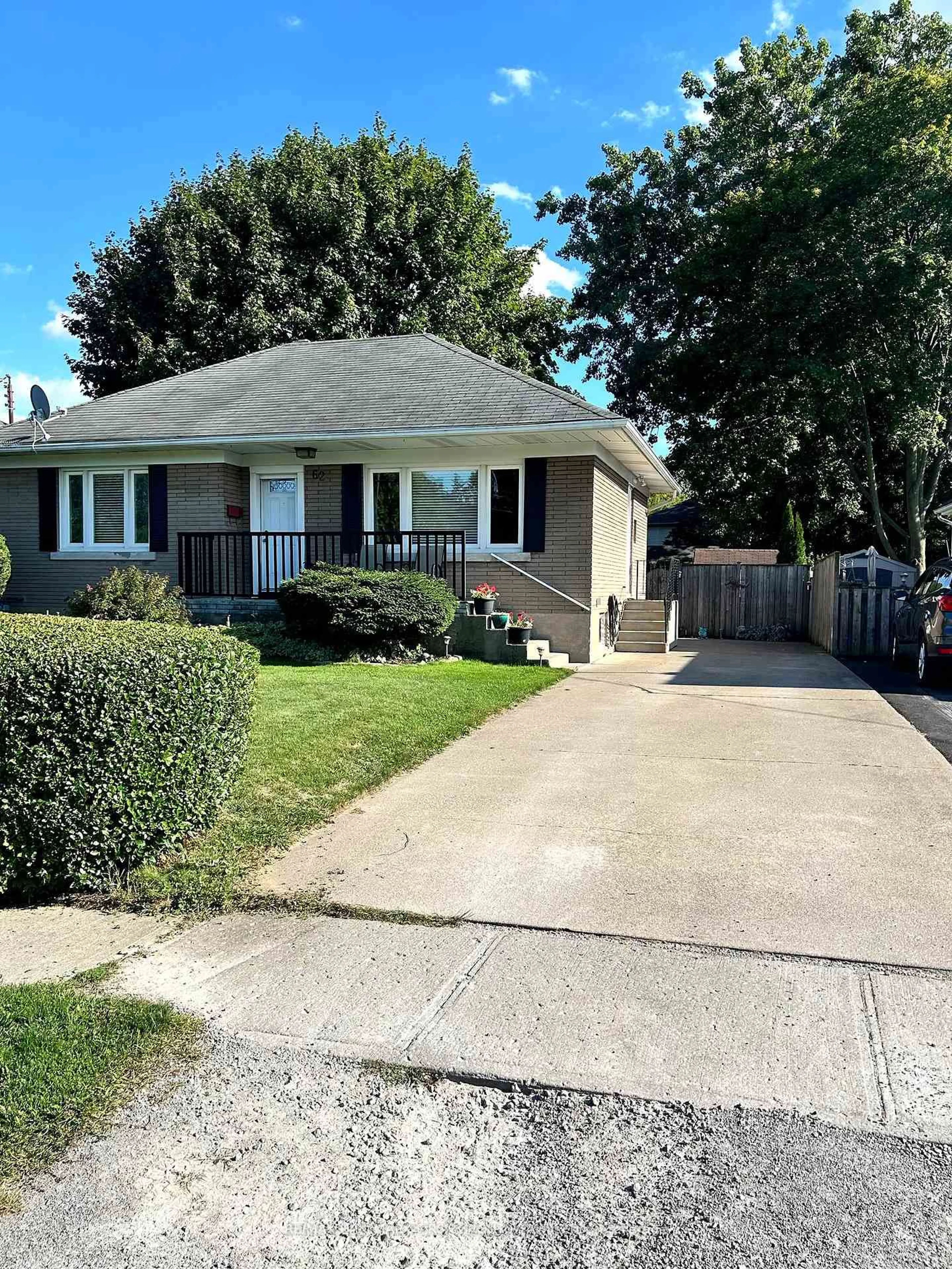 Home with vinyl exterior material, street for 62 Dorothy St, St. Catharines Ontario L2N 4A6
