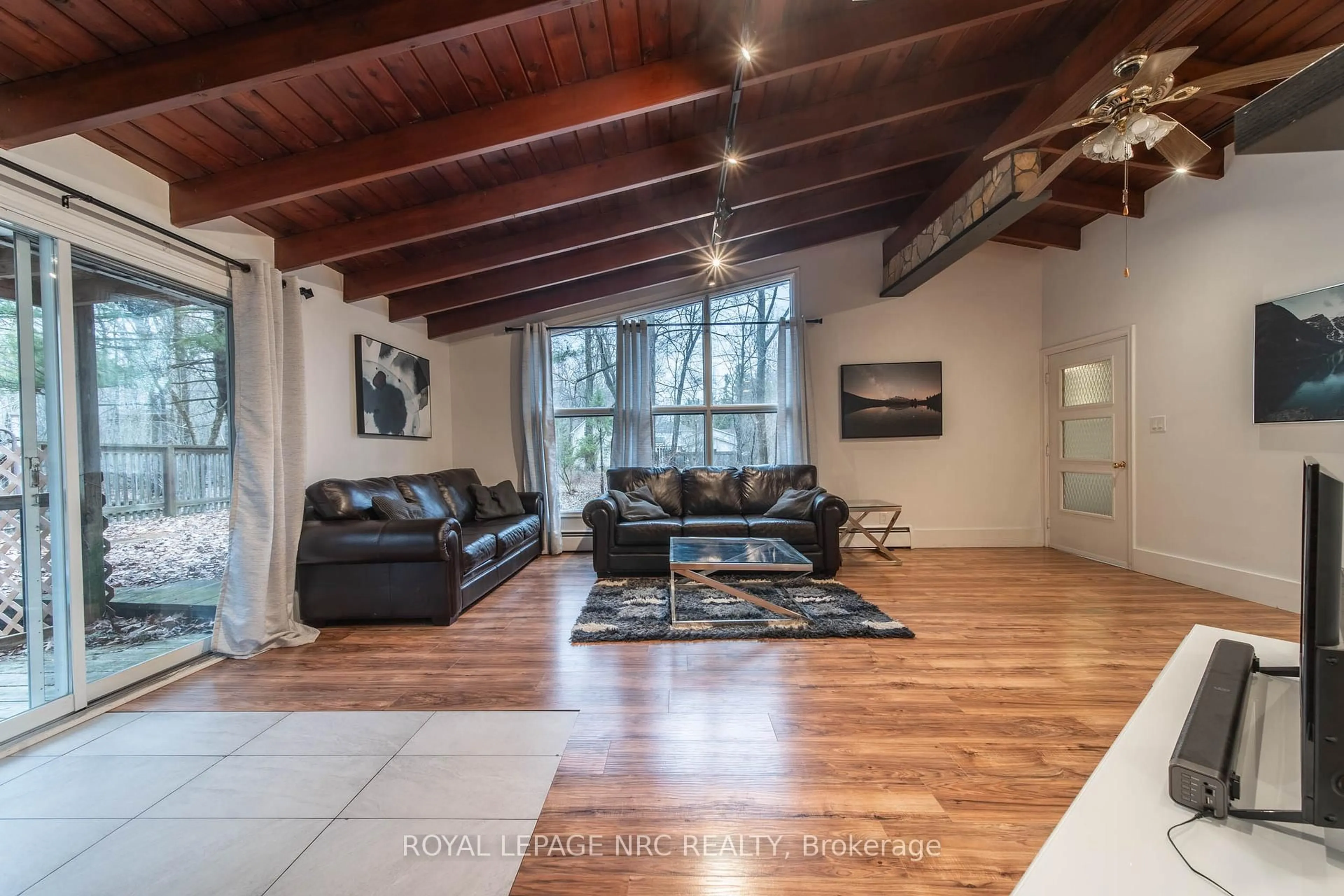 Living room with furniture, unknown for 163 MAPLE LEAF Ave, Fort Erie Ontario L0S 1N0