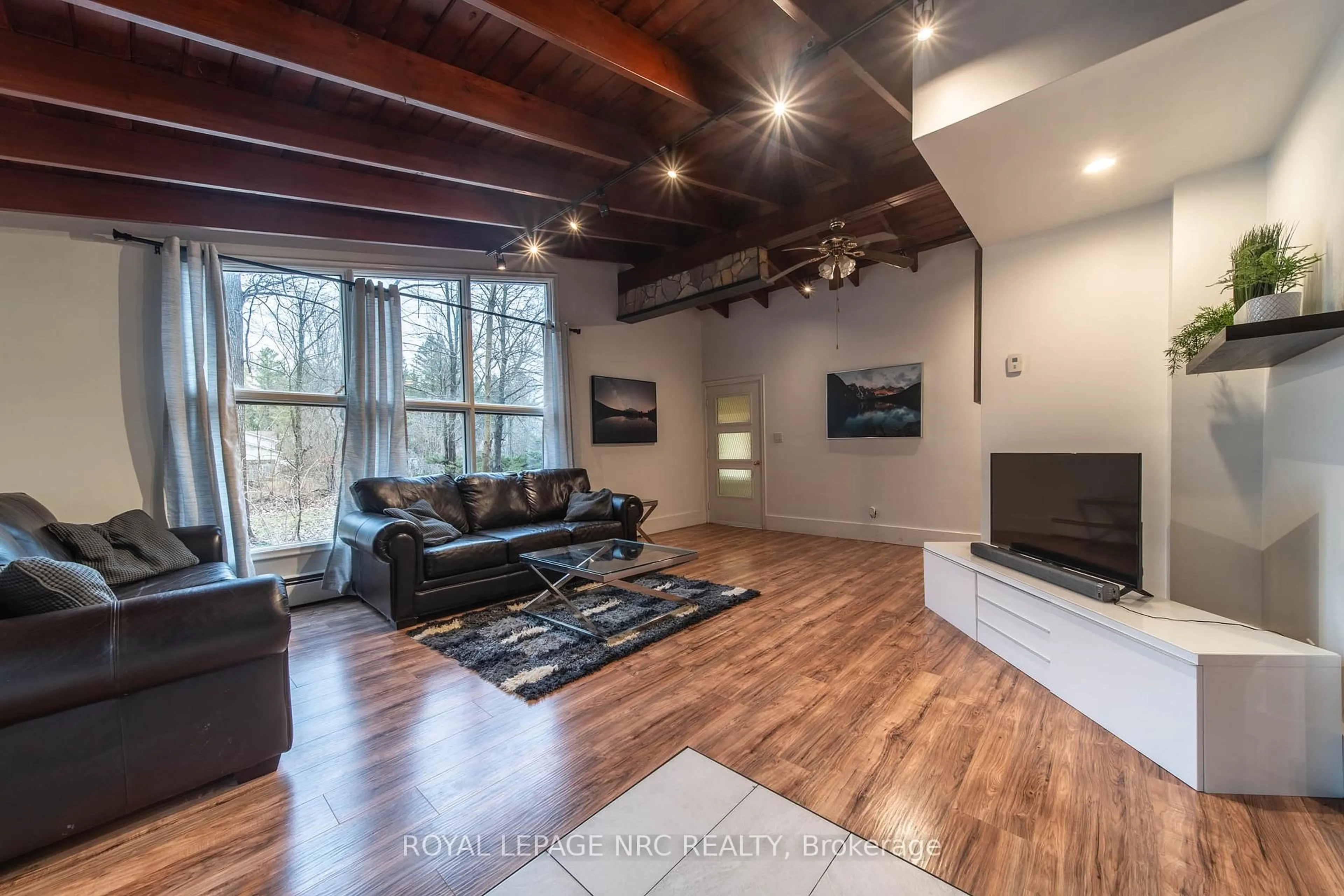 Living room with furniture, wood/laminate floor for 163 MAPLE LEAF Ave, Fort Erie Ontario L0S 1N0
