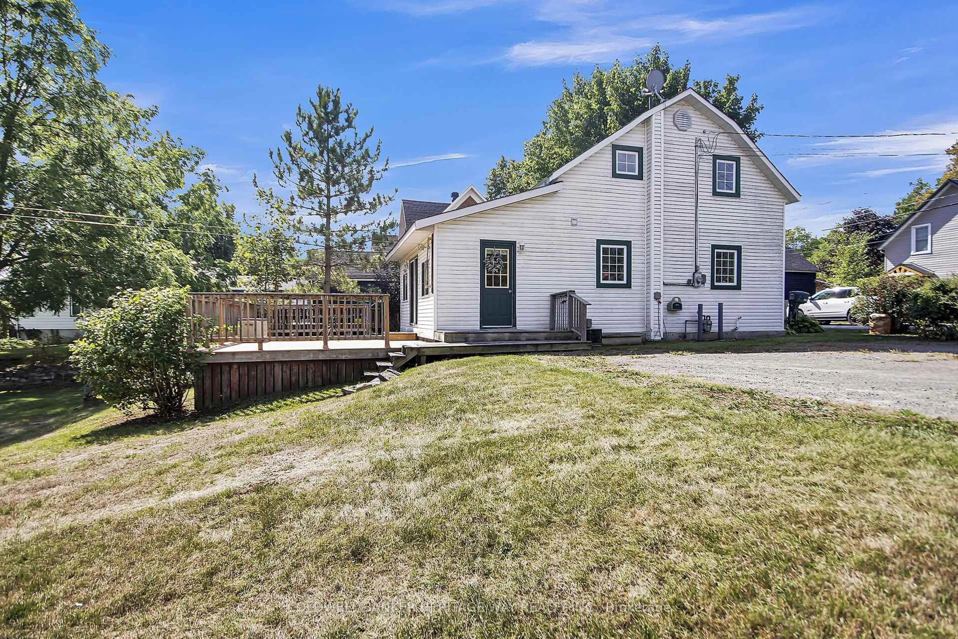 A pic from outside/outdoor area/front of a property/back of a property/a pic from drone, unknown for 254 William St, Carleton Place Ontario K7C 1X3